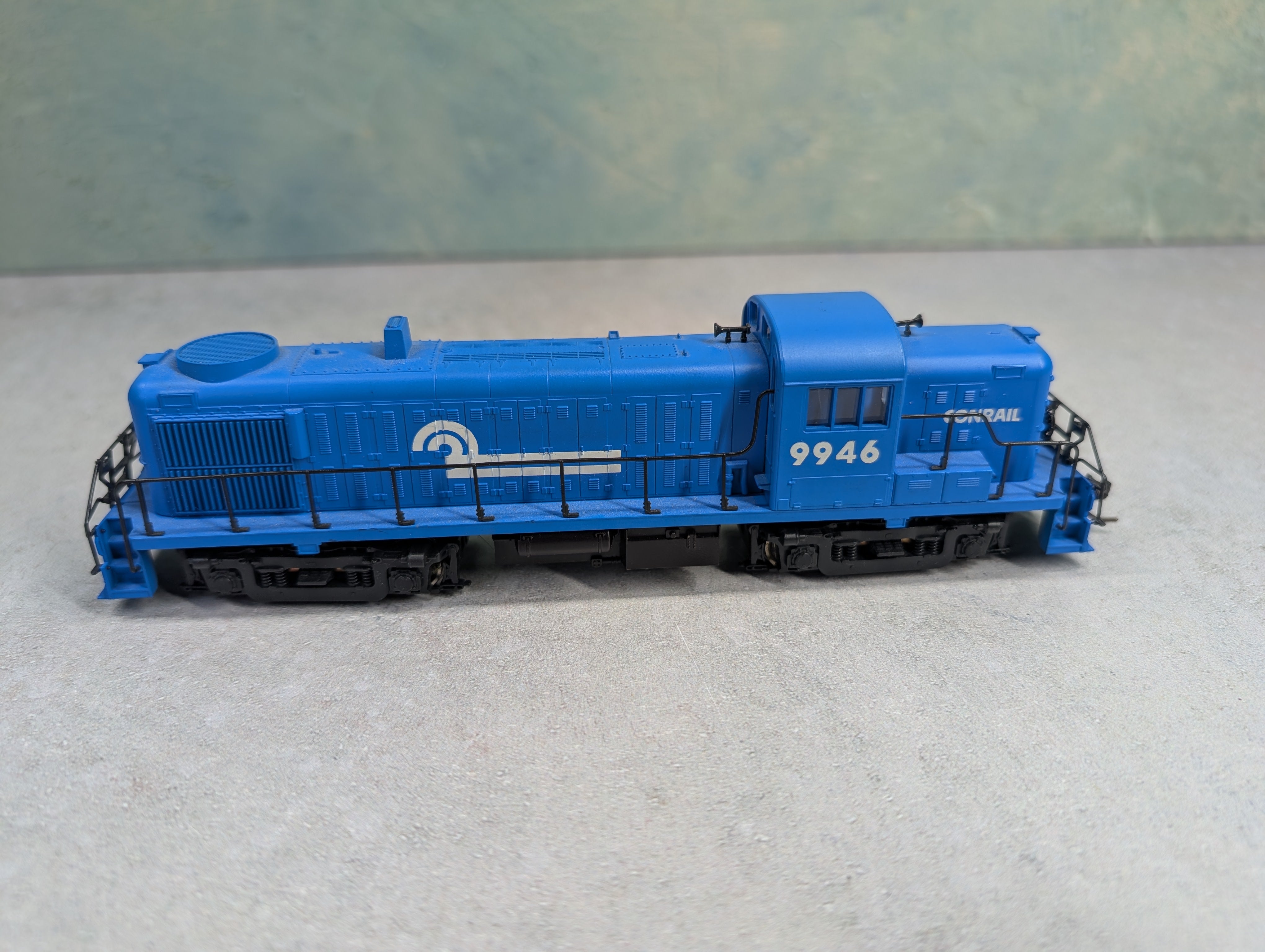 USED Atlas HO Scale Bev-Bel Kato RS-3 Diesel Locomotive Conrail #9946 Runs Great DC