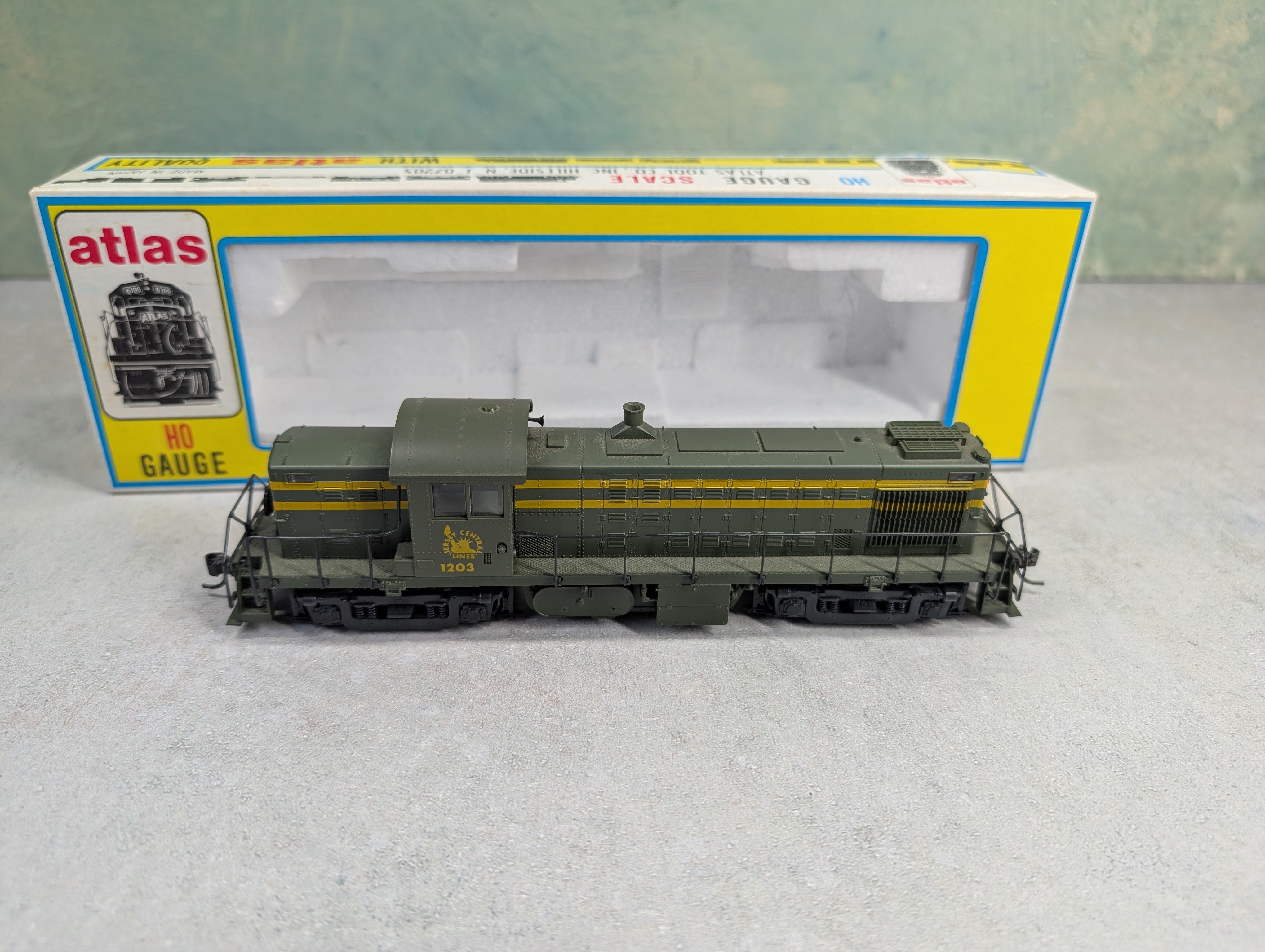 USED Atlas 8122 HO Scale Kato RS-1 Diesel Locomotive Jersey Central CNJ #1203 Runs Great DC