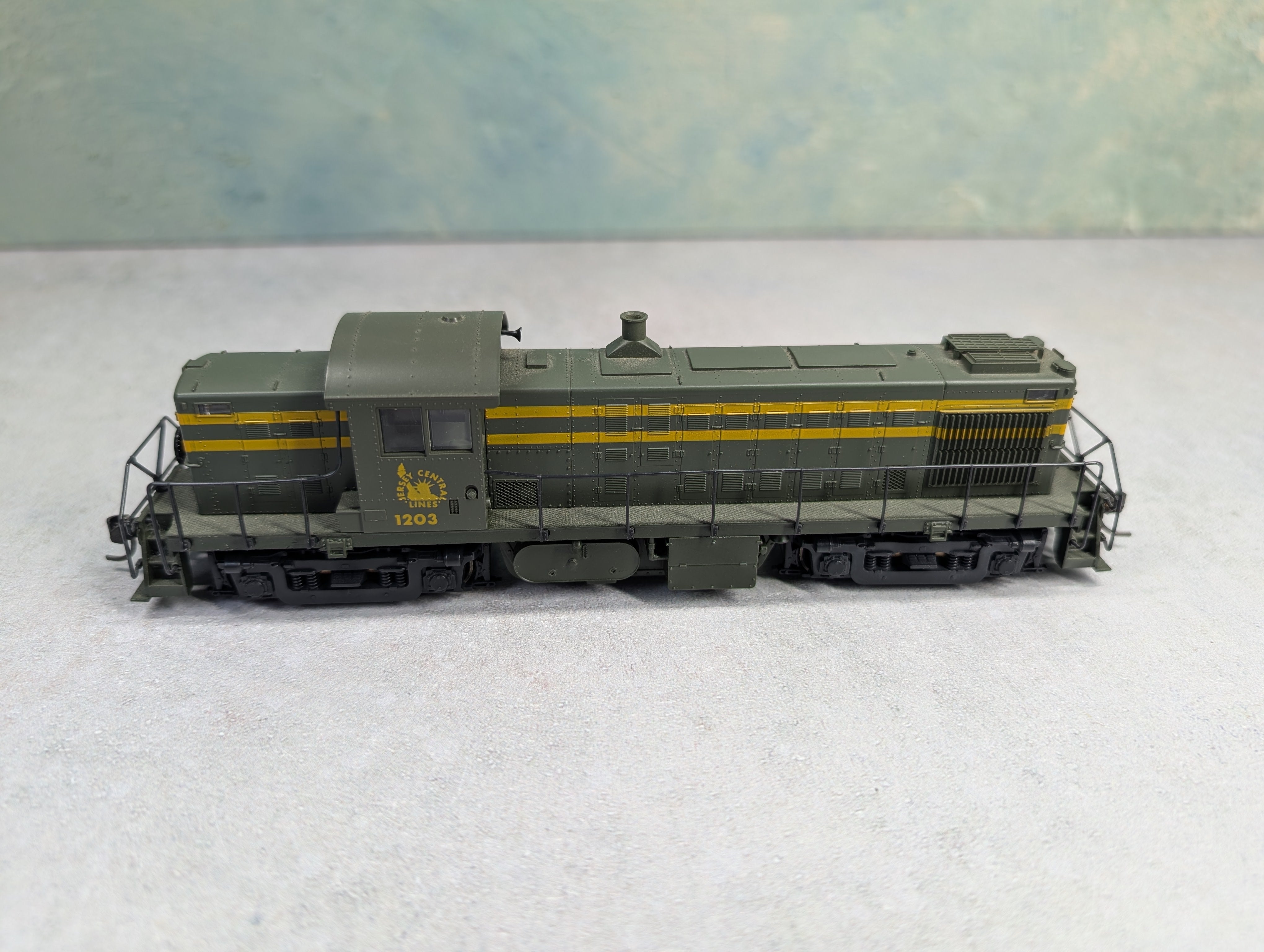 USED Atlas 8122 HO Scale Kato RS-1 Diesel Locomotive Jersey Central CNJ #1203 Runs Great DC