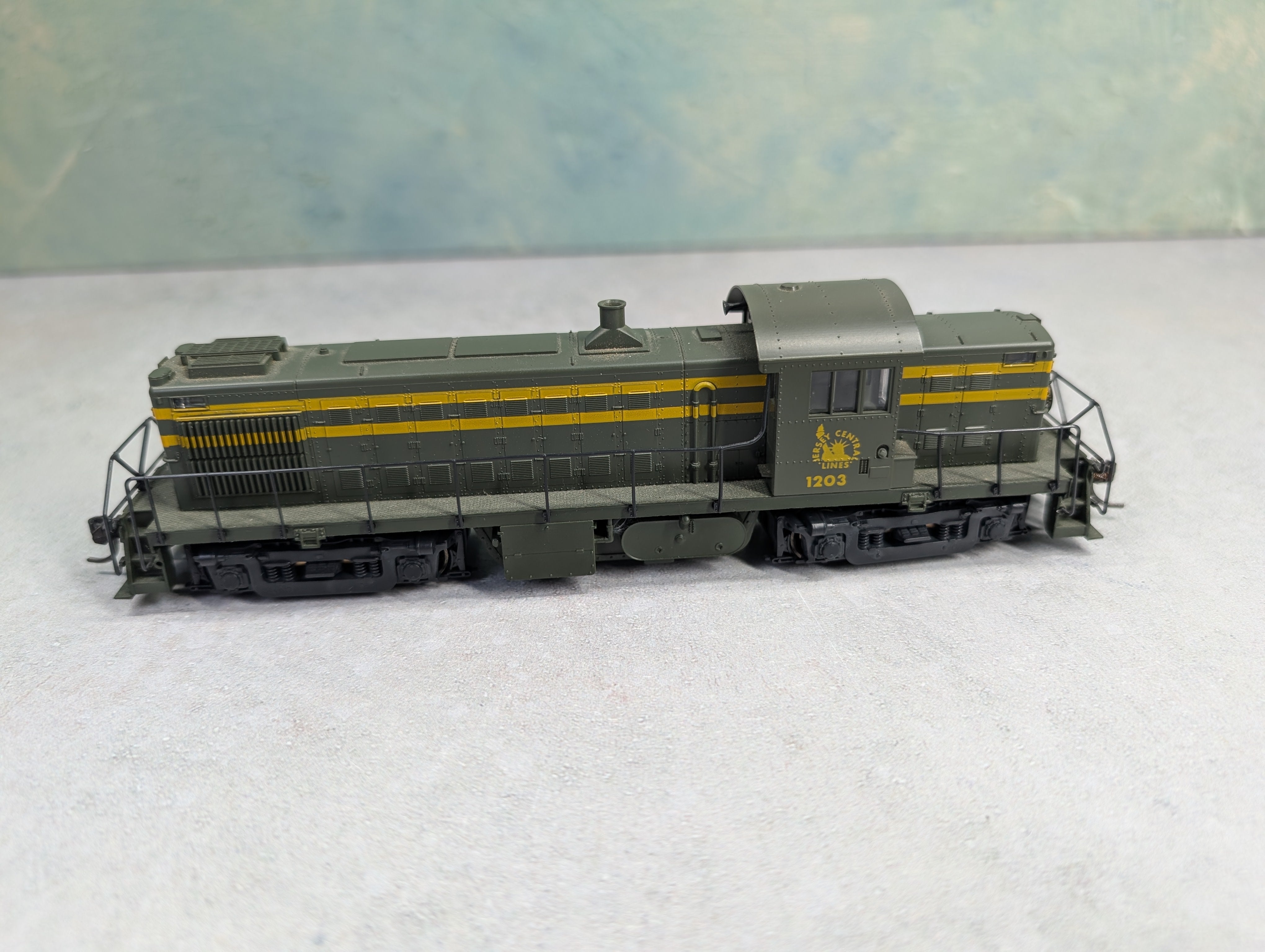 USED Atlas 8122 HO Scale Kato RS-1 Diesel Locomotive Jersey Central CNJ #1203 Runs Great DC