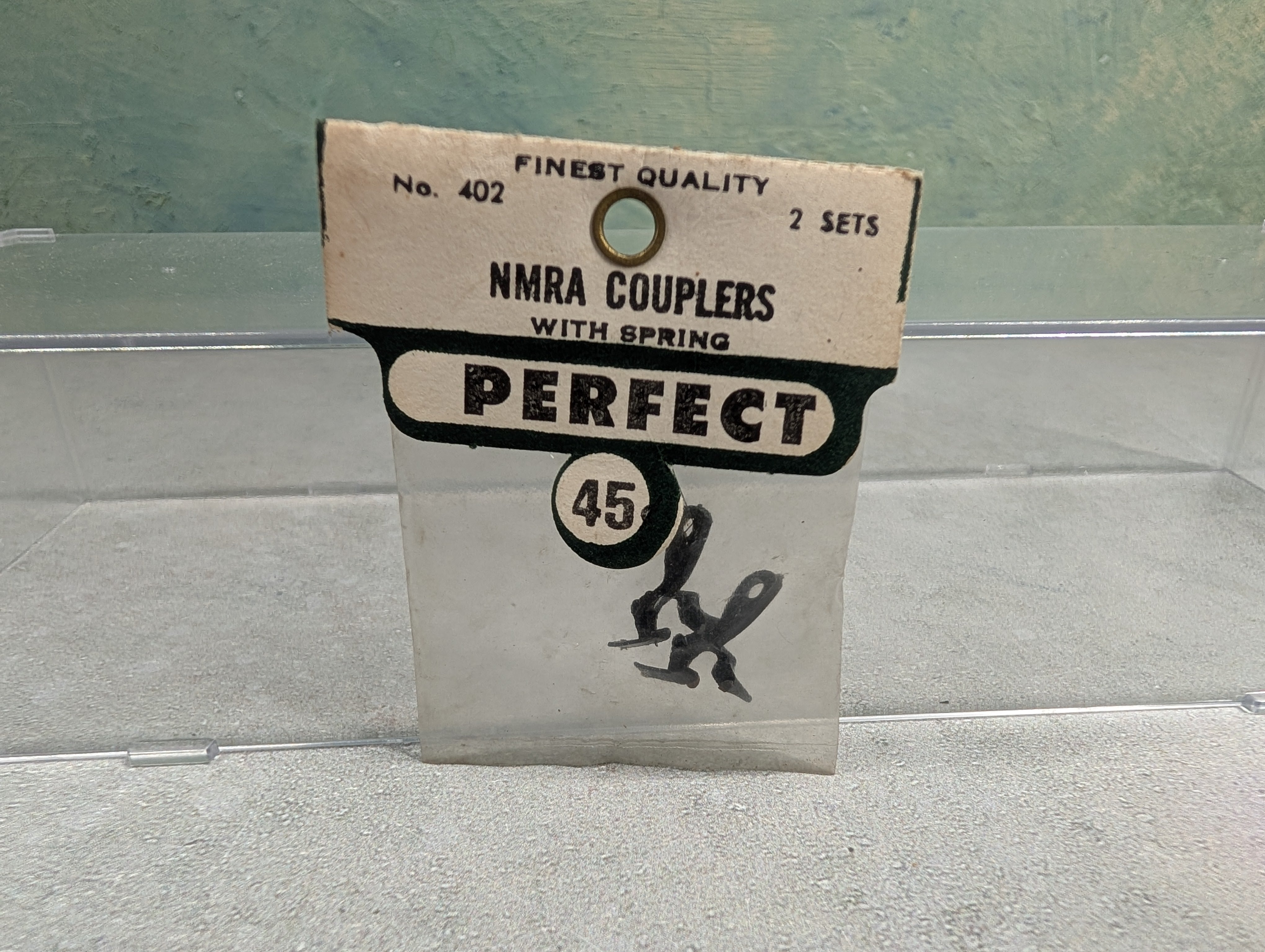 USED Perfect 402 HO Scale NMRA Couplers
