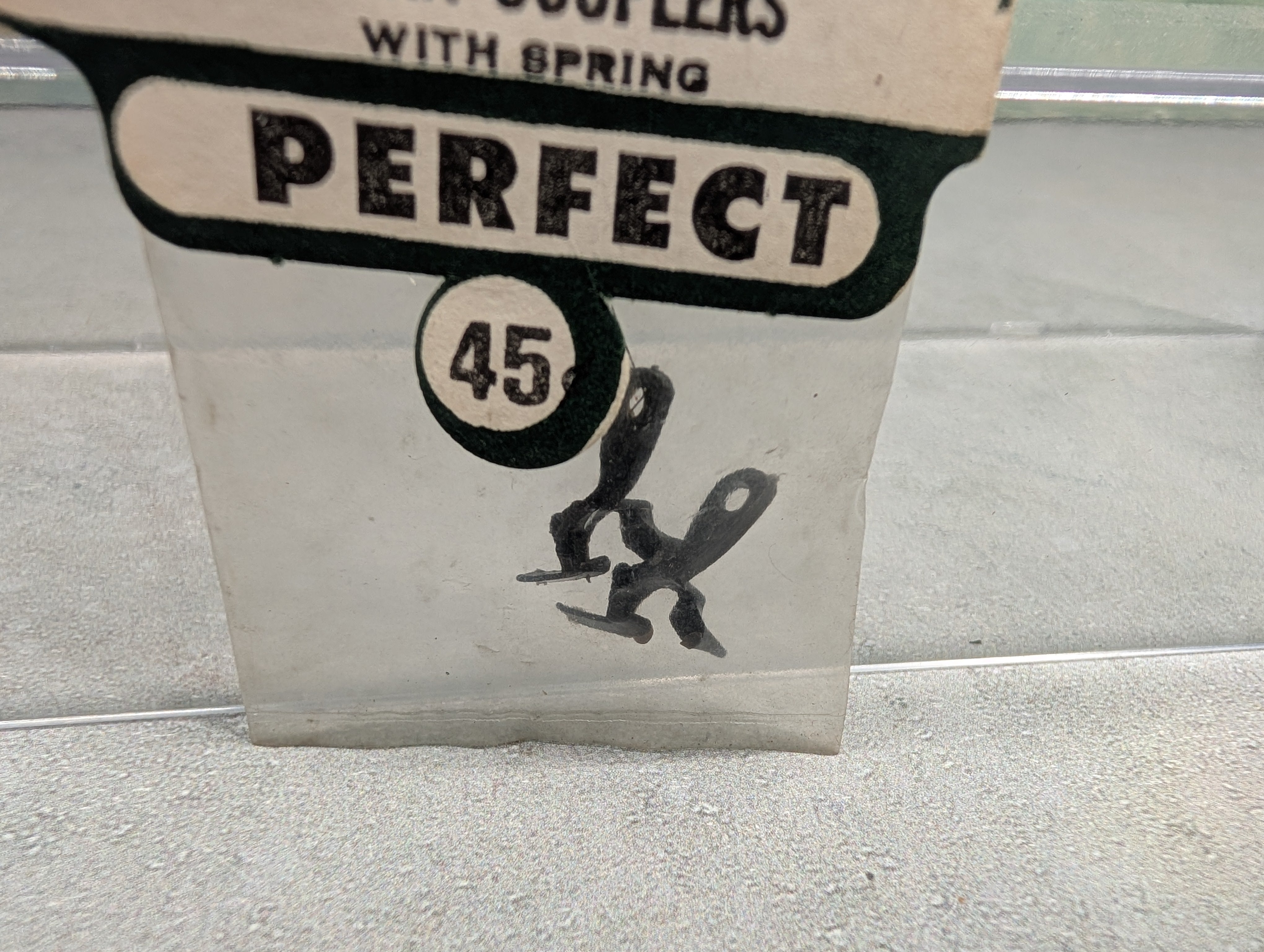 USED Perfect 402 HO Scale NMRA Couplers