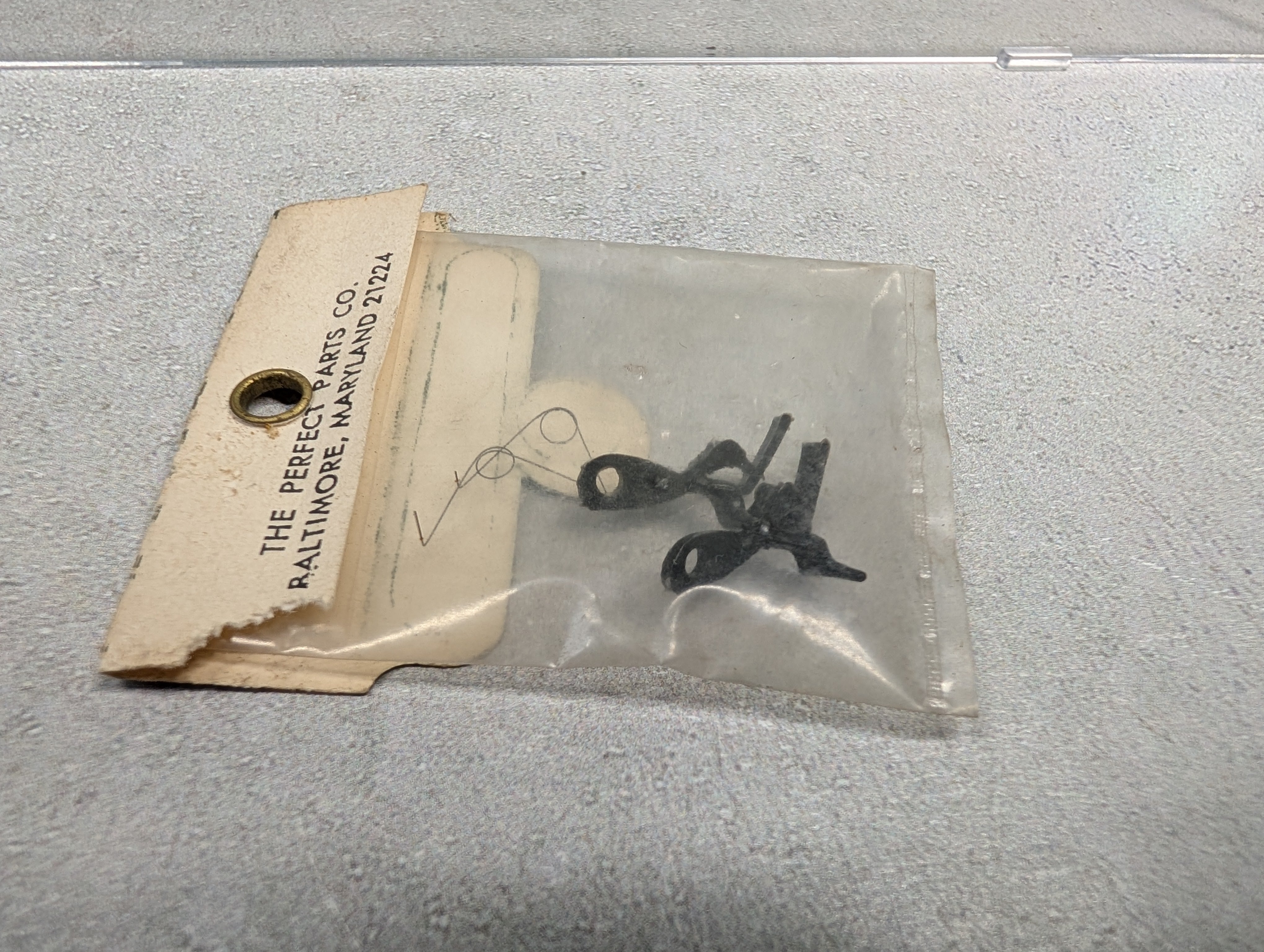 USED Perfect 402 HO Scale NMRA Couplers