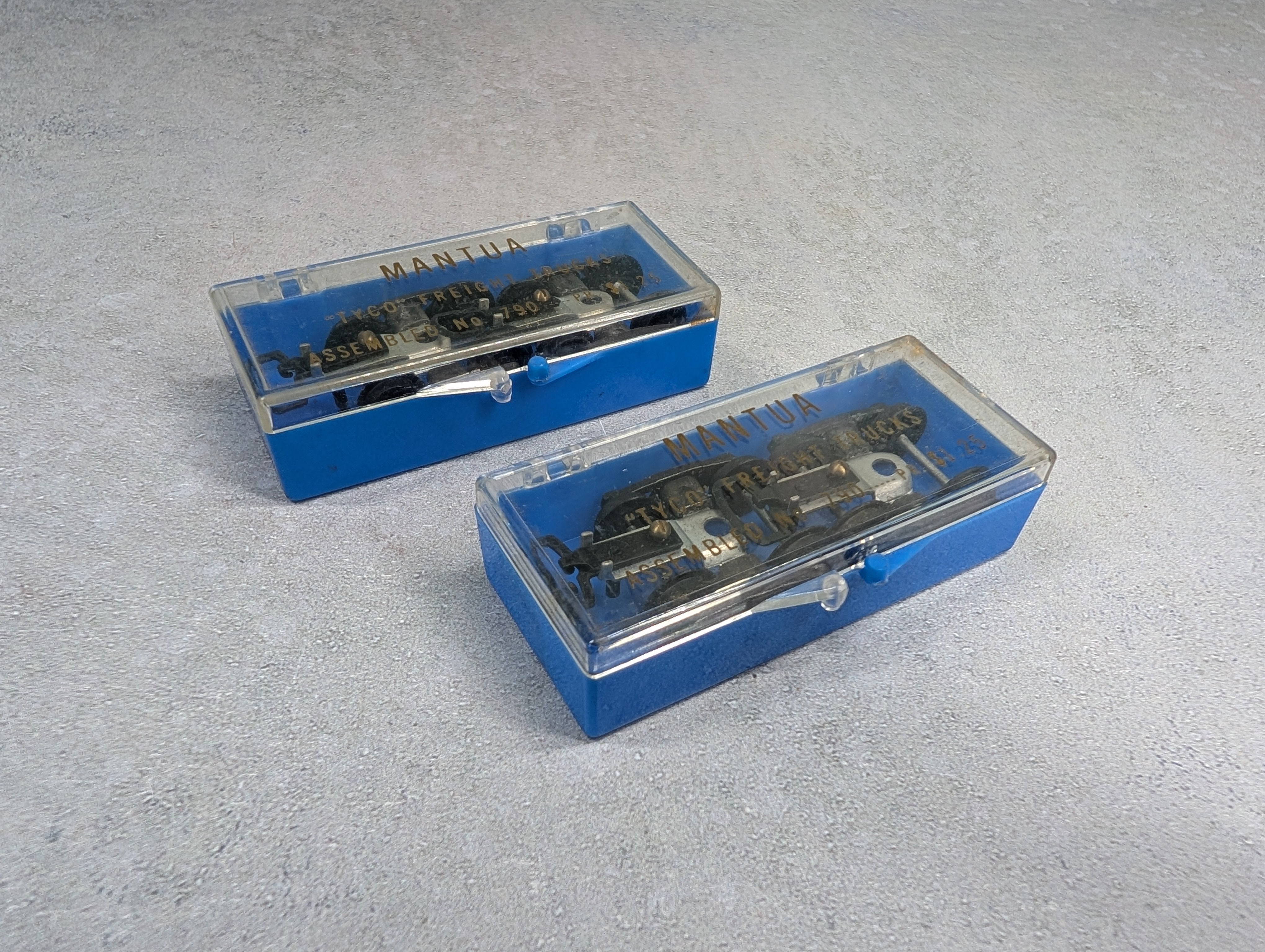 USED Mantua 790 HO Scale Early Tyco Freight Trucks w/ Loop Coupler (Euro Style)
