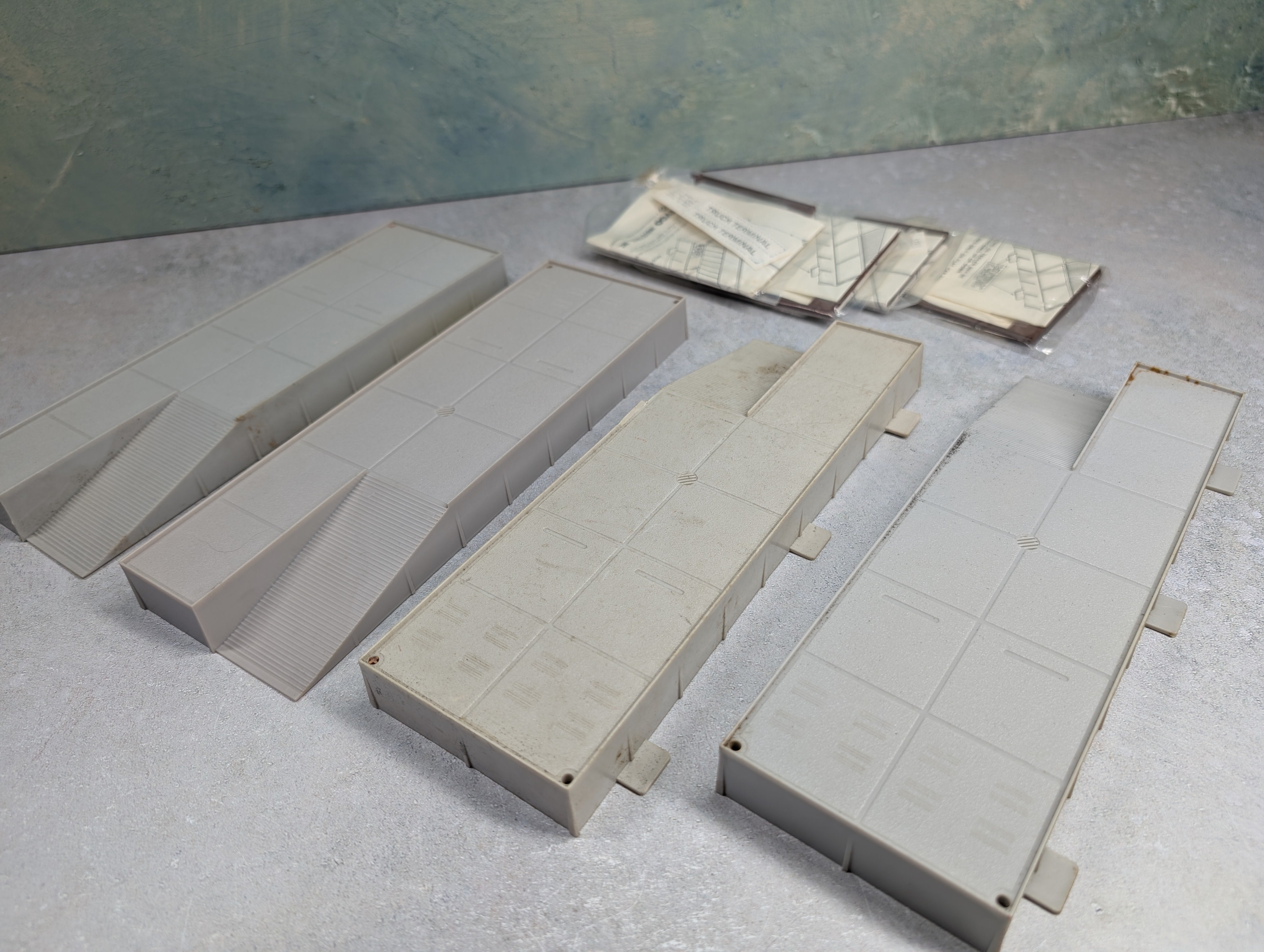 USED Tyco HO Scale Truck Terminal Ramp Lot (4 pcs)