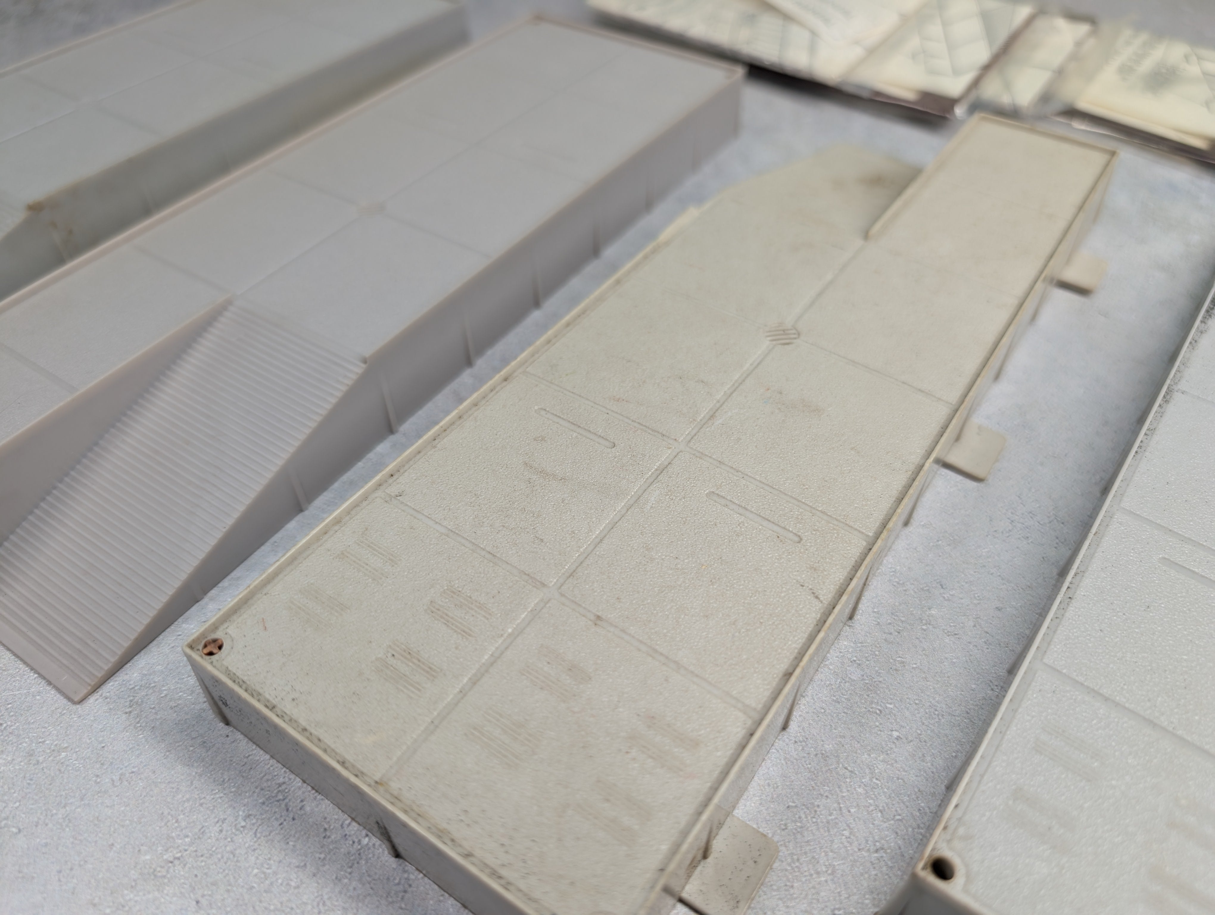 USED Tyco HO Scale Truck Terminal Ramp Lot (4 pcs)