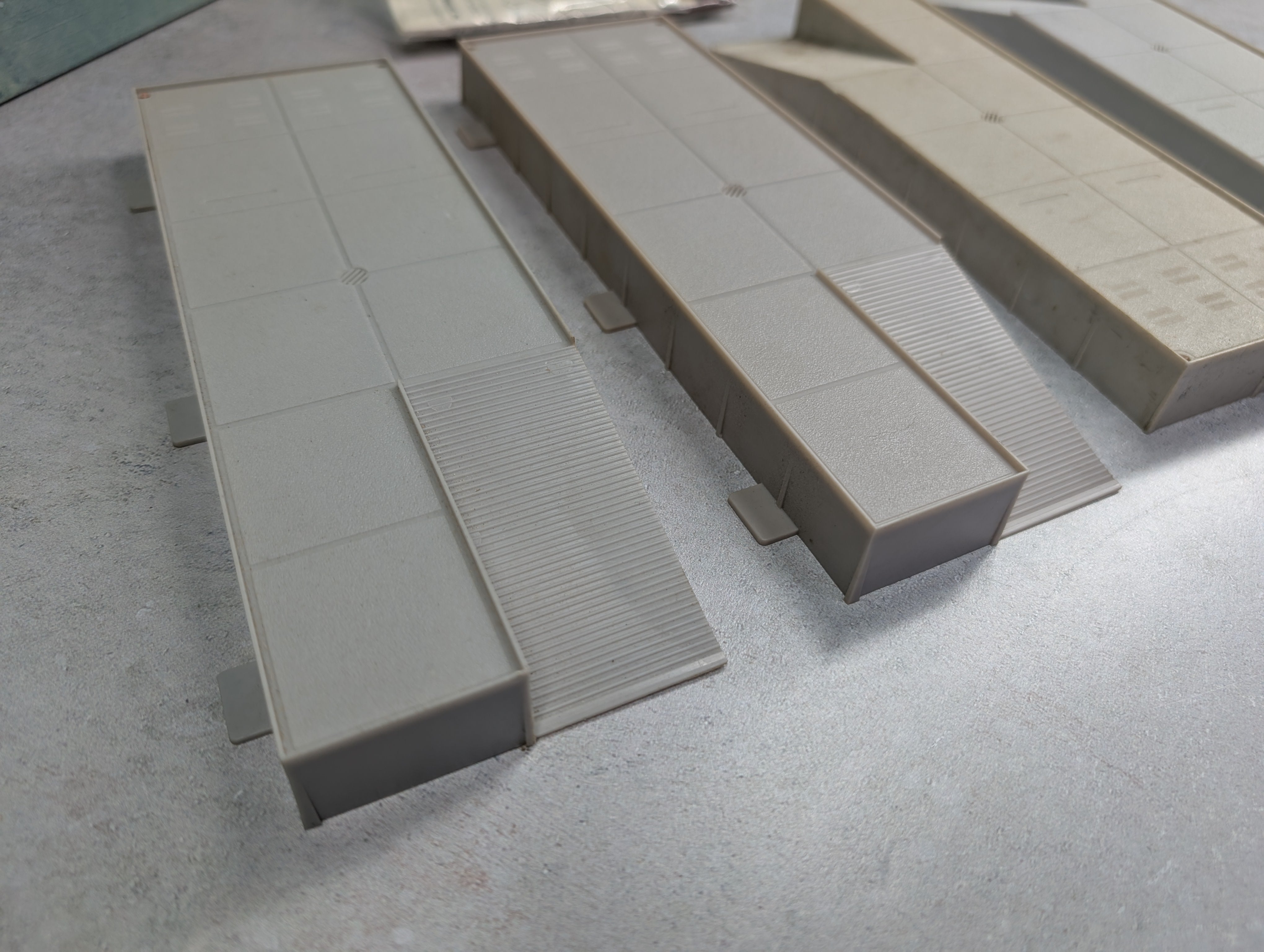 USED Tyco HO Scale Truck Terminal Ramp Lot (4 pcs)