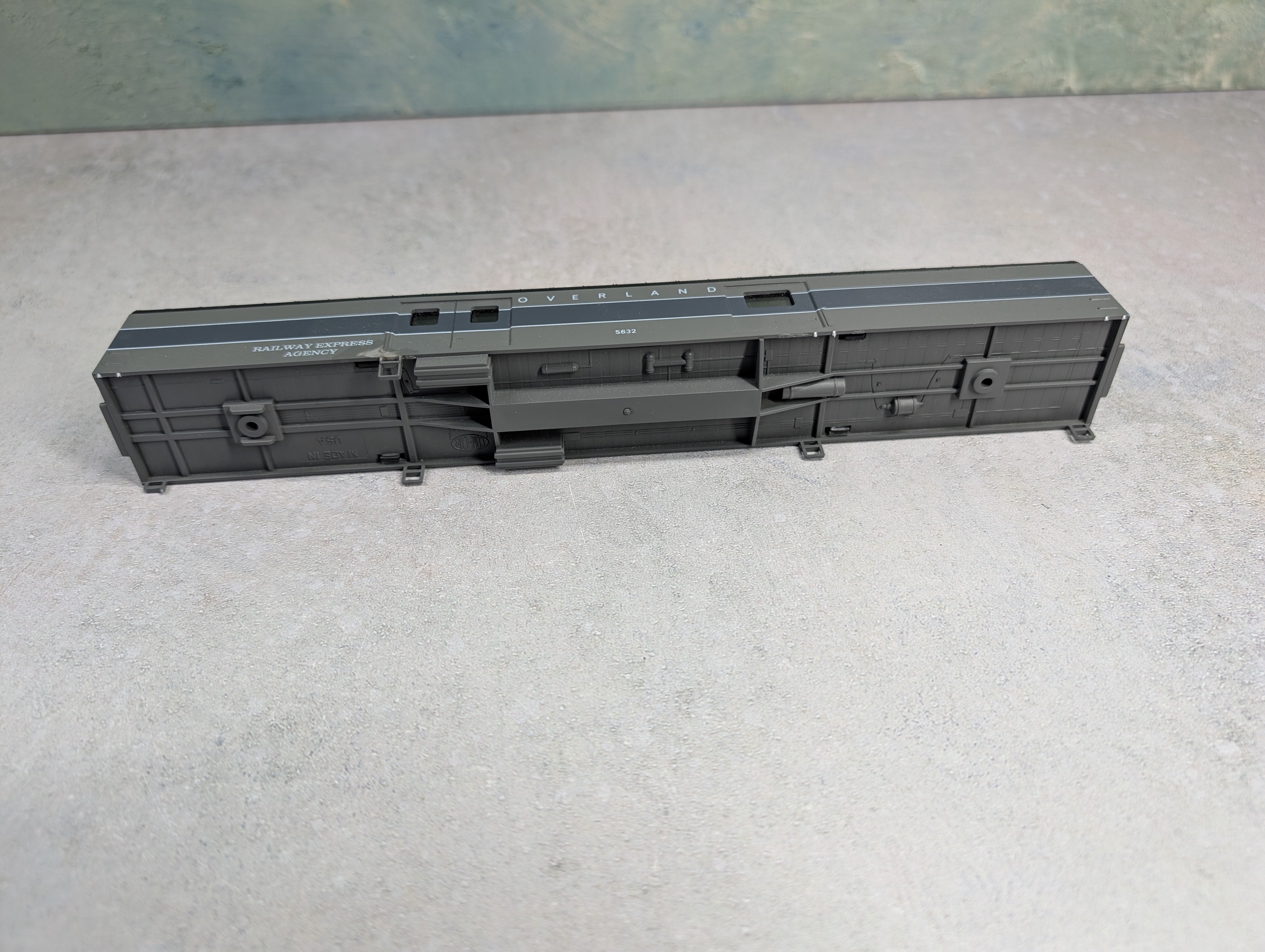 USED Con-Cor HO Scale Baggage Passenger Car Overland #5632 REA