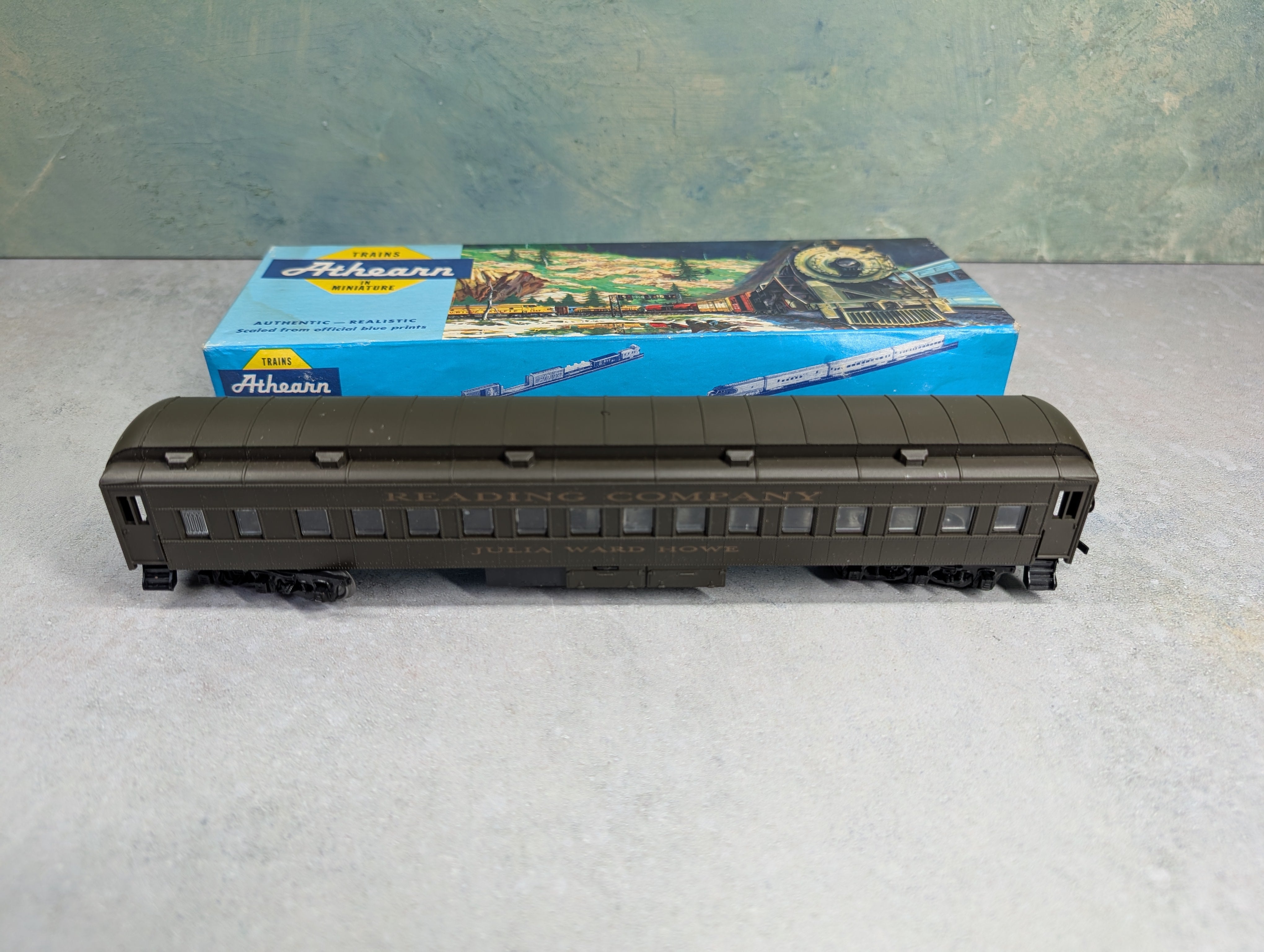 USED Athearn HO Scale Standard C/R Coach Passenger Car Reading Company Julia Ward Howe, Bev-Bel