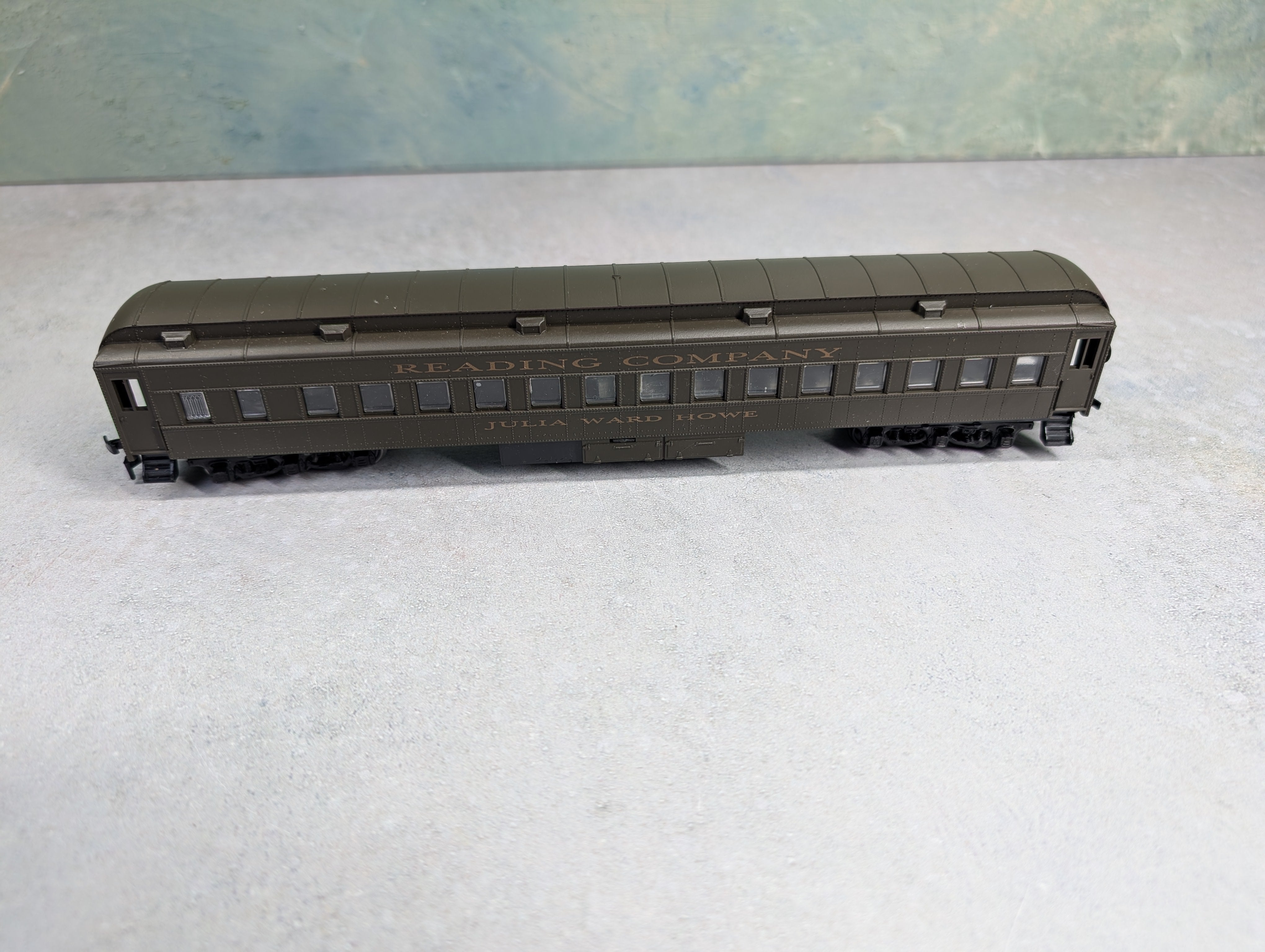 USED Athearn HO Scale Standard C/R Coach Passenger Car Reading Company Julia Ward Howe, Bev-Bel