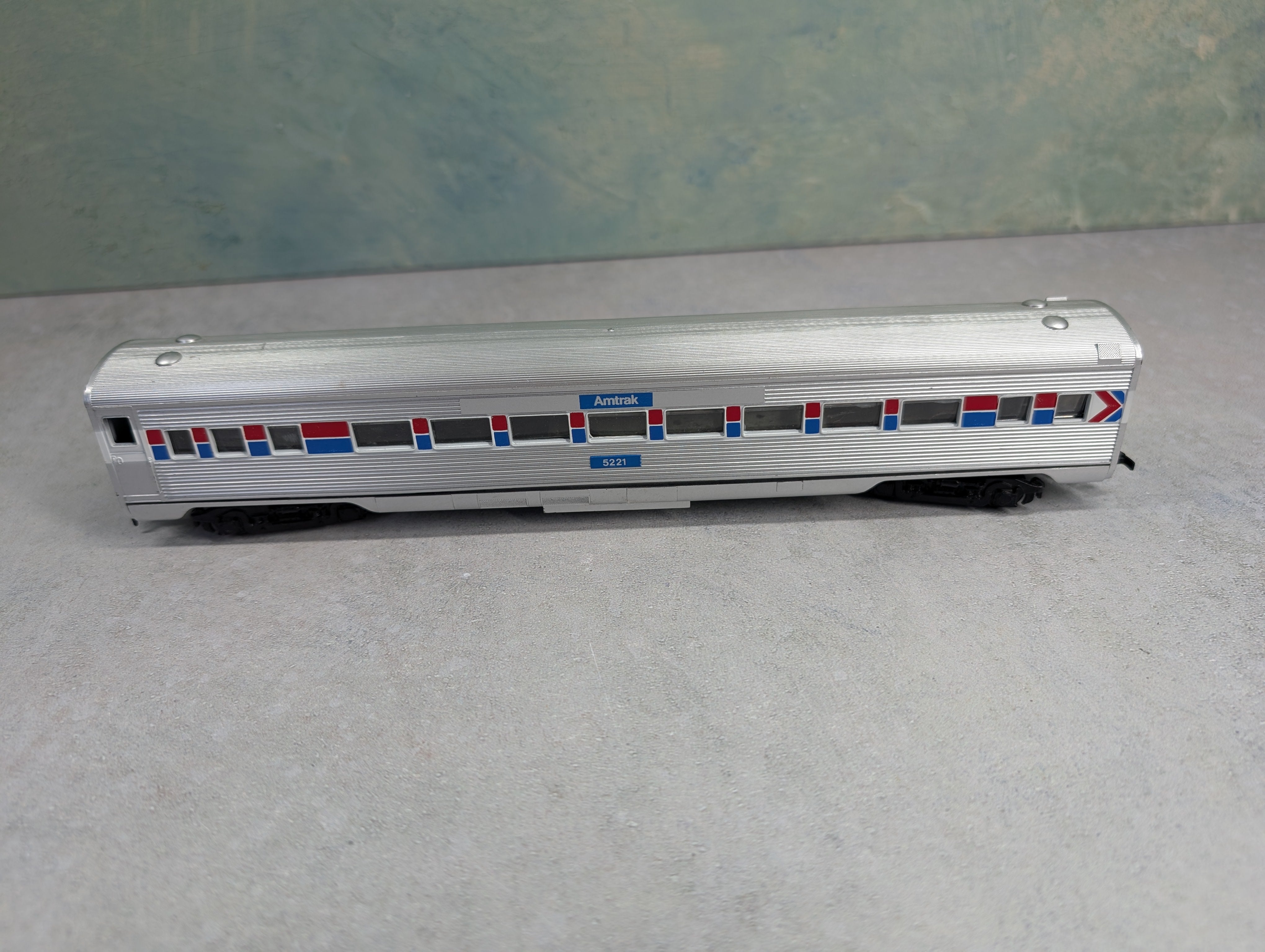 USED Athearn HO Scale SL Coach Passenger Car Amtrak #5221