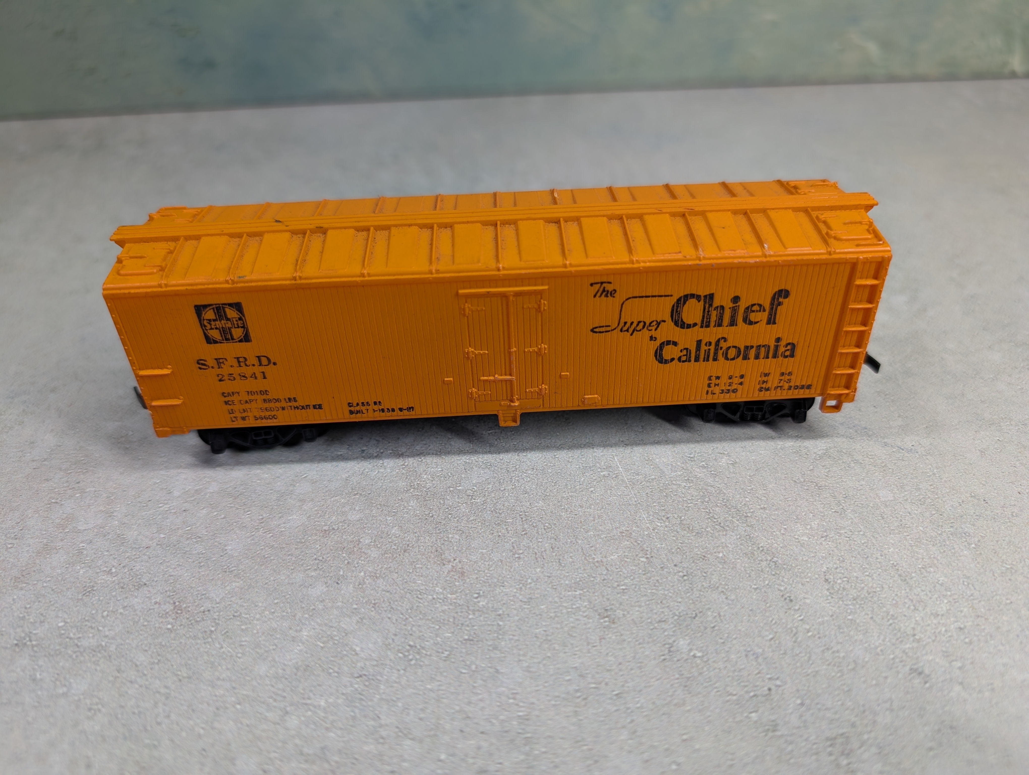USED Mantua HO Scale Wooden Box Car Santa Fe SFRD #25841 Super Chief California