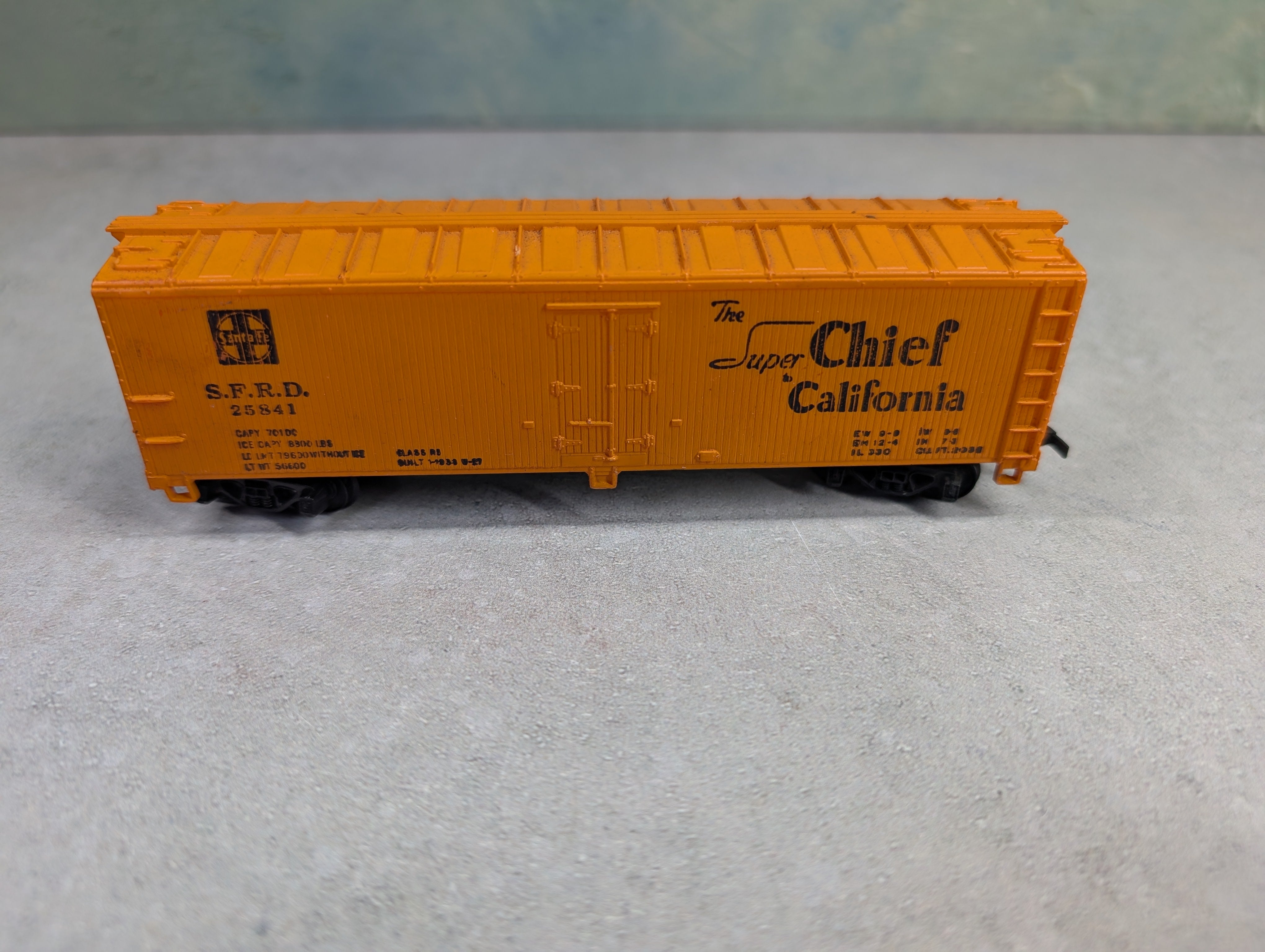 USED Mantua HO Scale Wooden Box Car Santa Fe SFRD #25841 Super Chief California