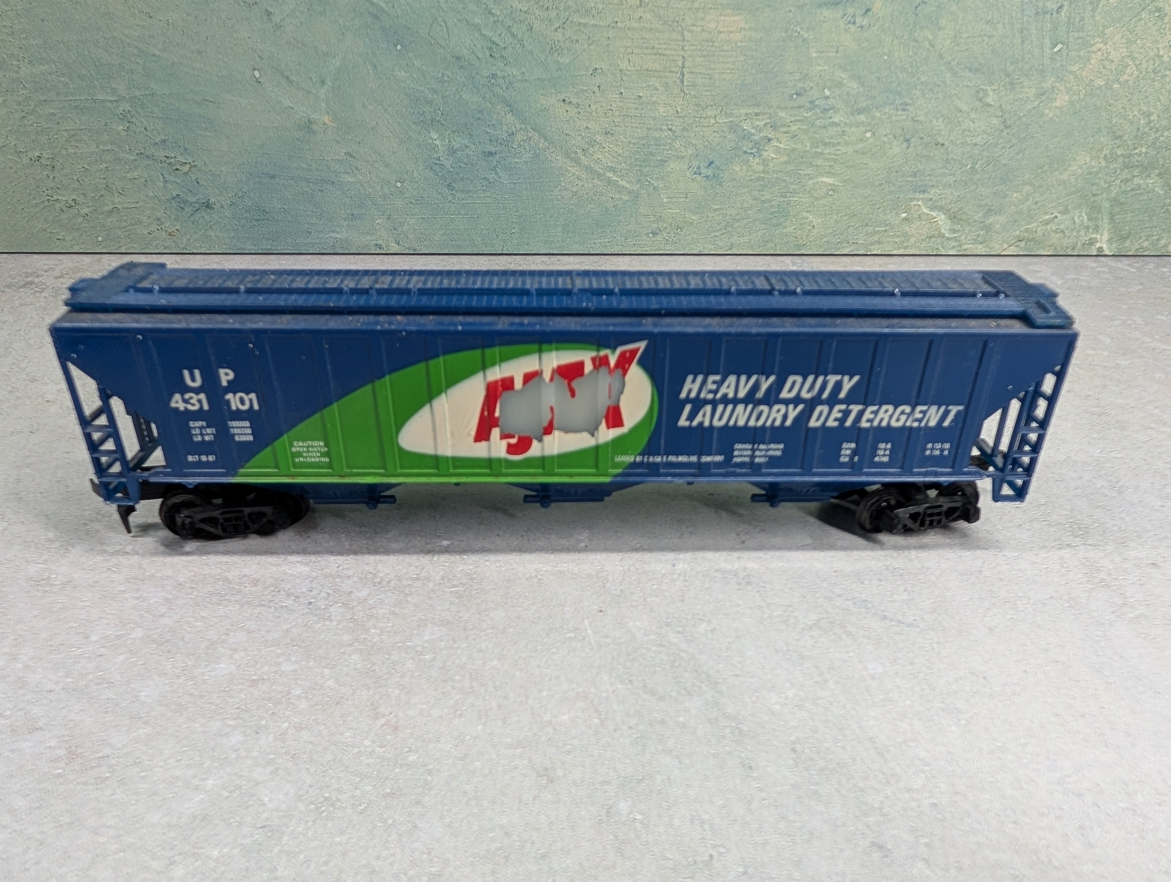 USED Tyco HO Scale Billboard Covered Hopper Ajax UP #431101