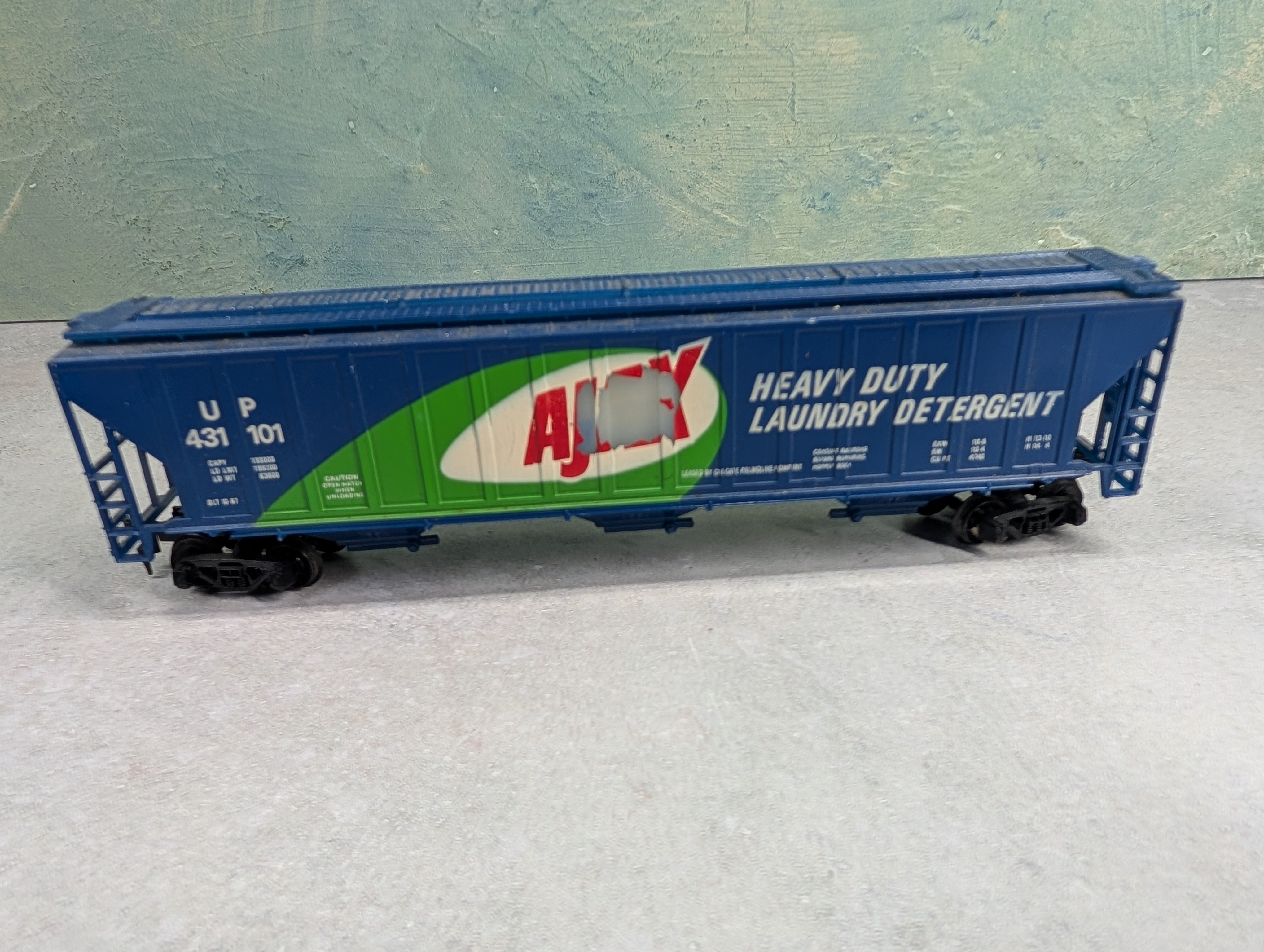 USED Tyco HO Scale Billboard Covered Hopper Ajax UP #431101