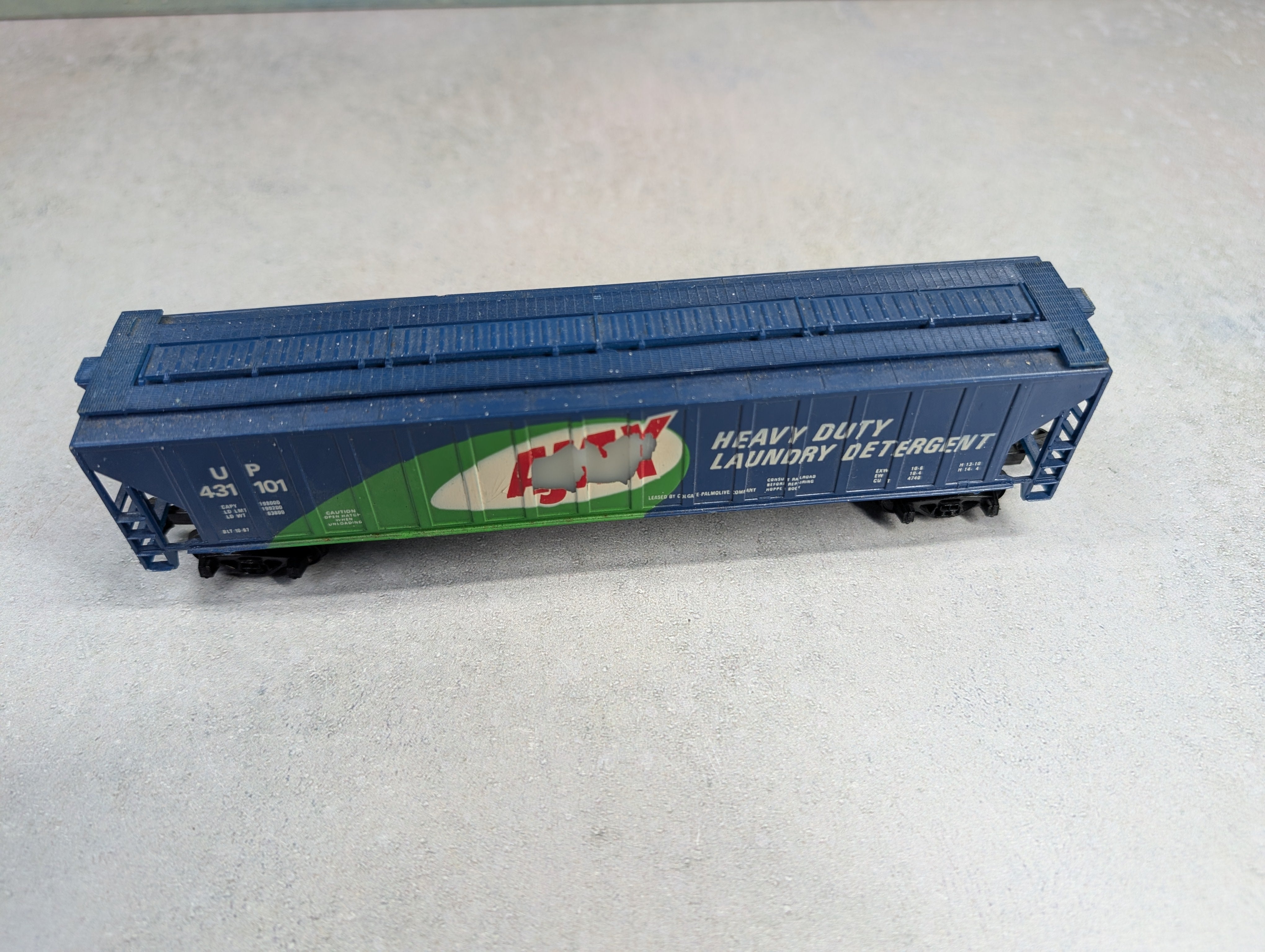 USED Tyco HO Scale Billboard Covered Hopper Ajax UP #431101