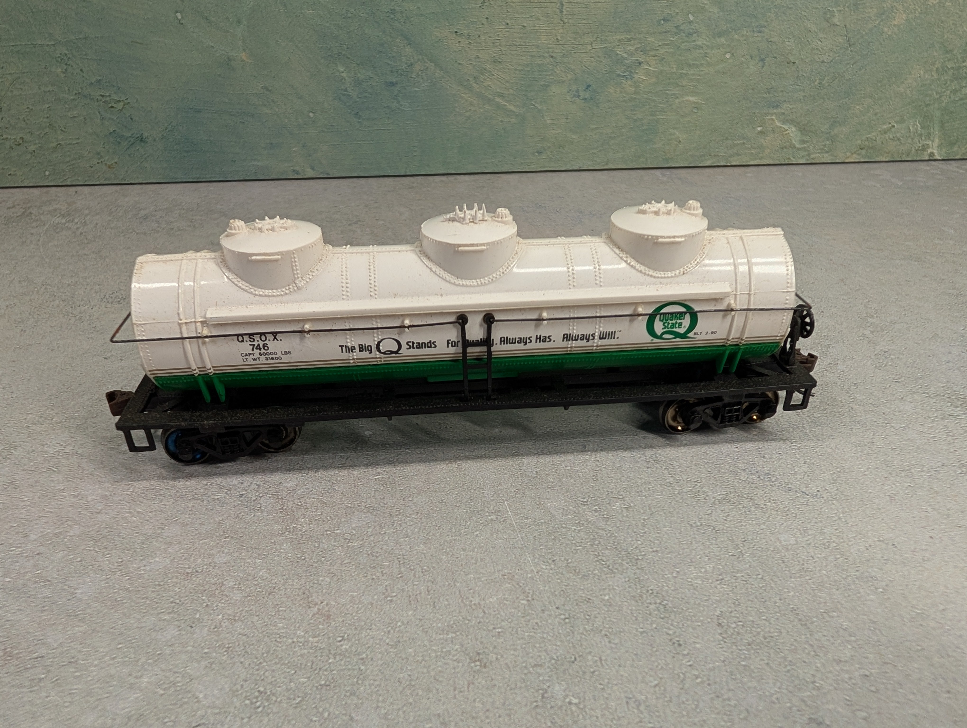 USED Bachmann HO Scale Triple Dome Tank Car Quaker State QSOX #746