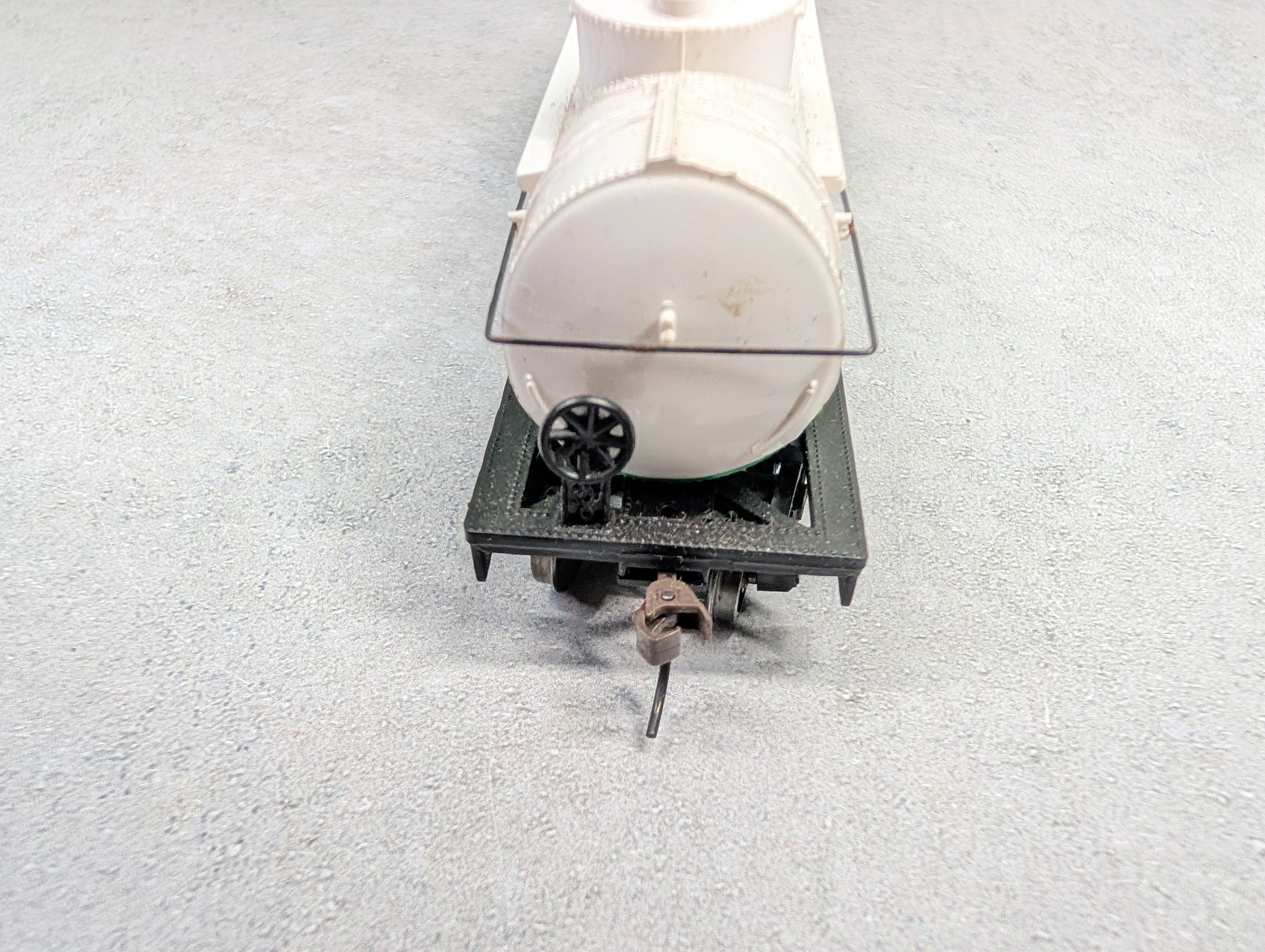 USED Bachmann HO Scale Triple Dome Tank Car Quaker State QSOX #746