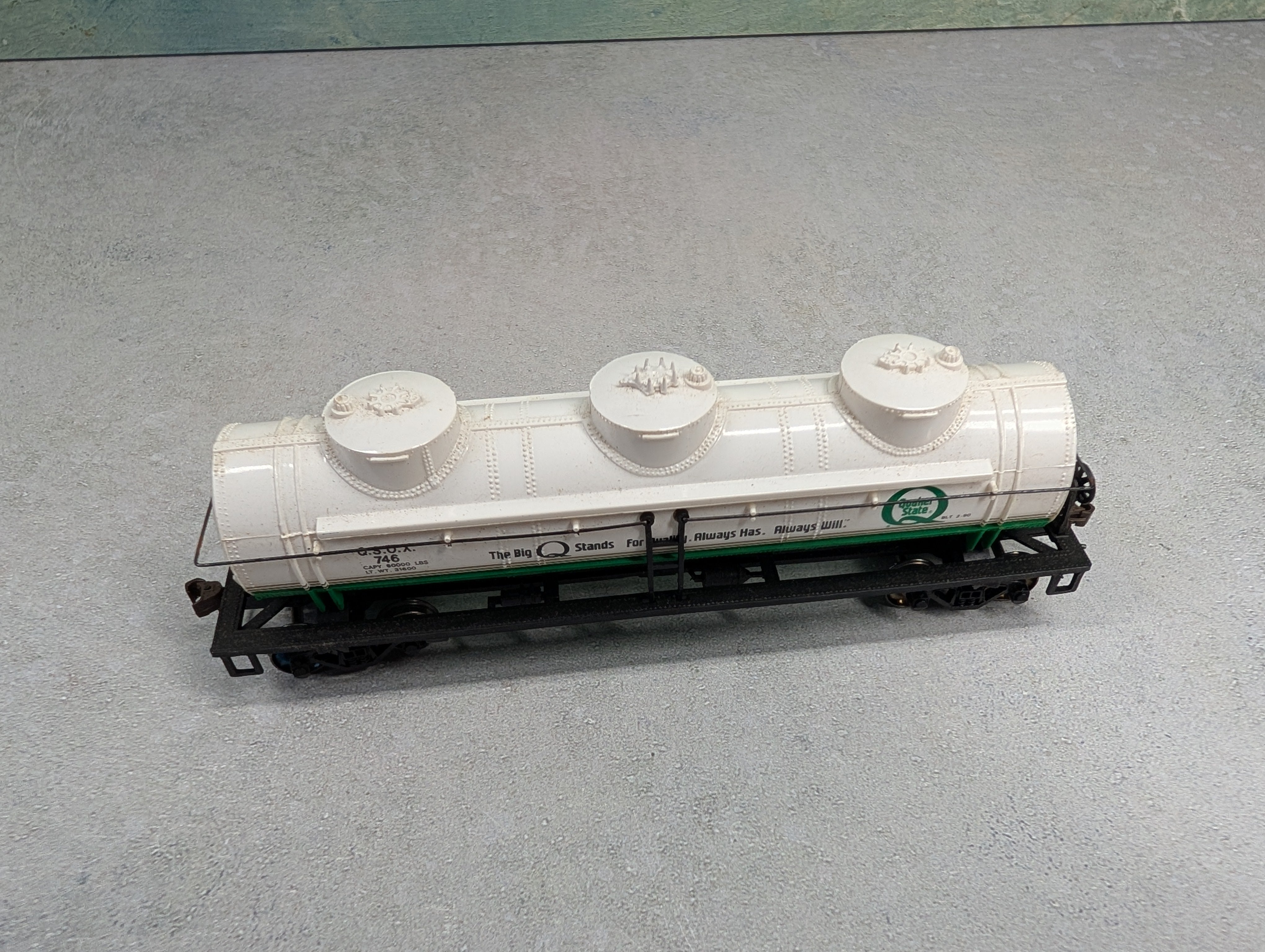 USED Bachmann HO Scale Triple Dome Tank Car Quaker State QSOX #746