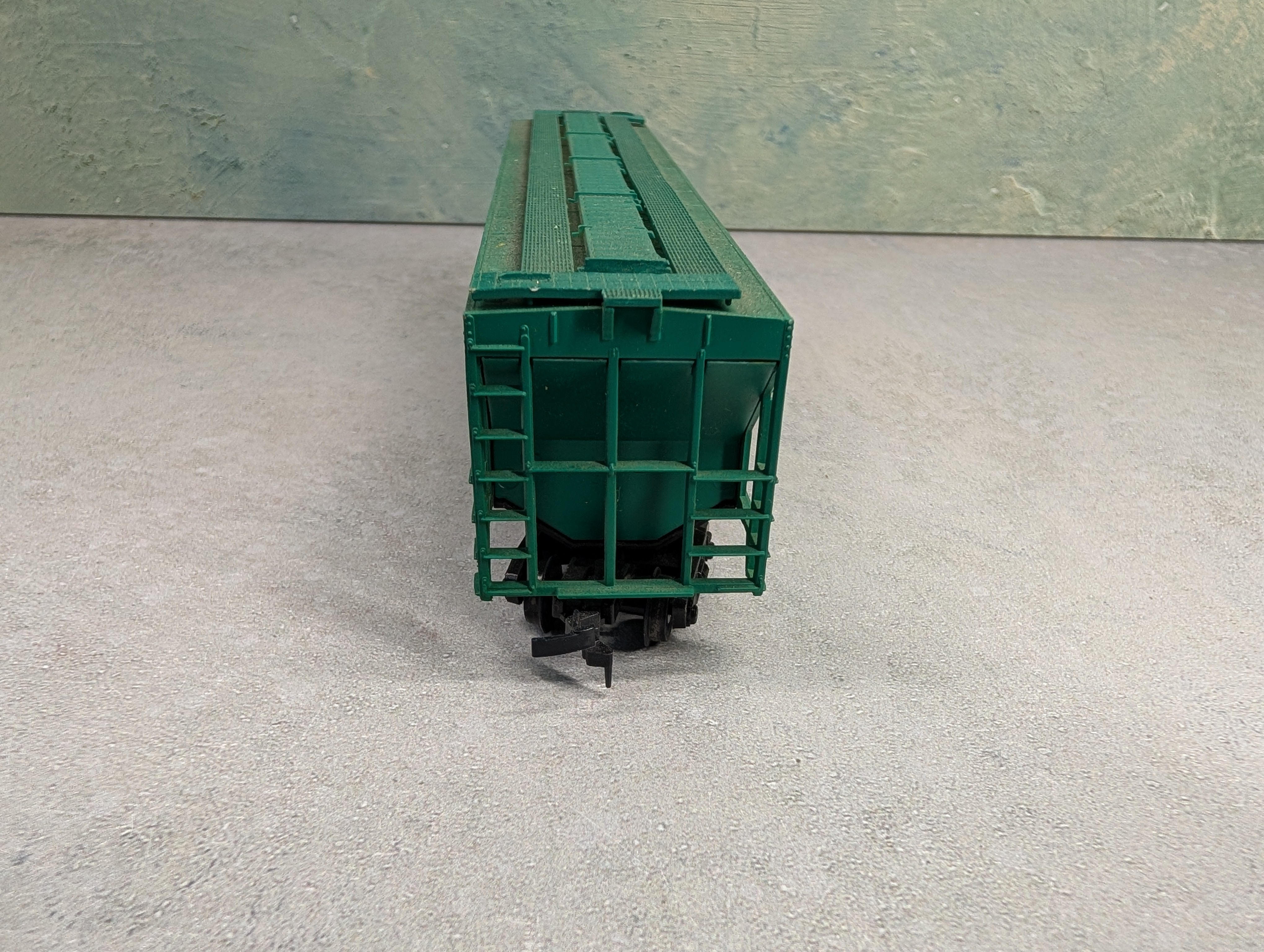 USED HO Scale Covered Hopper Welch Grain Co TLCX #30481