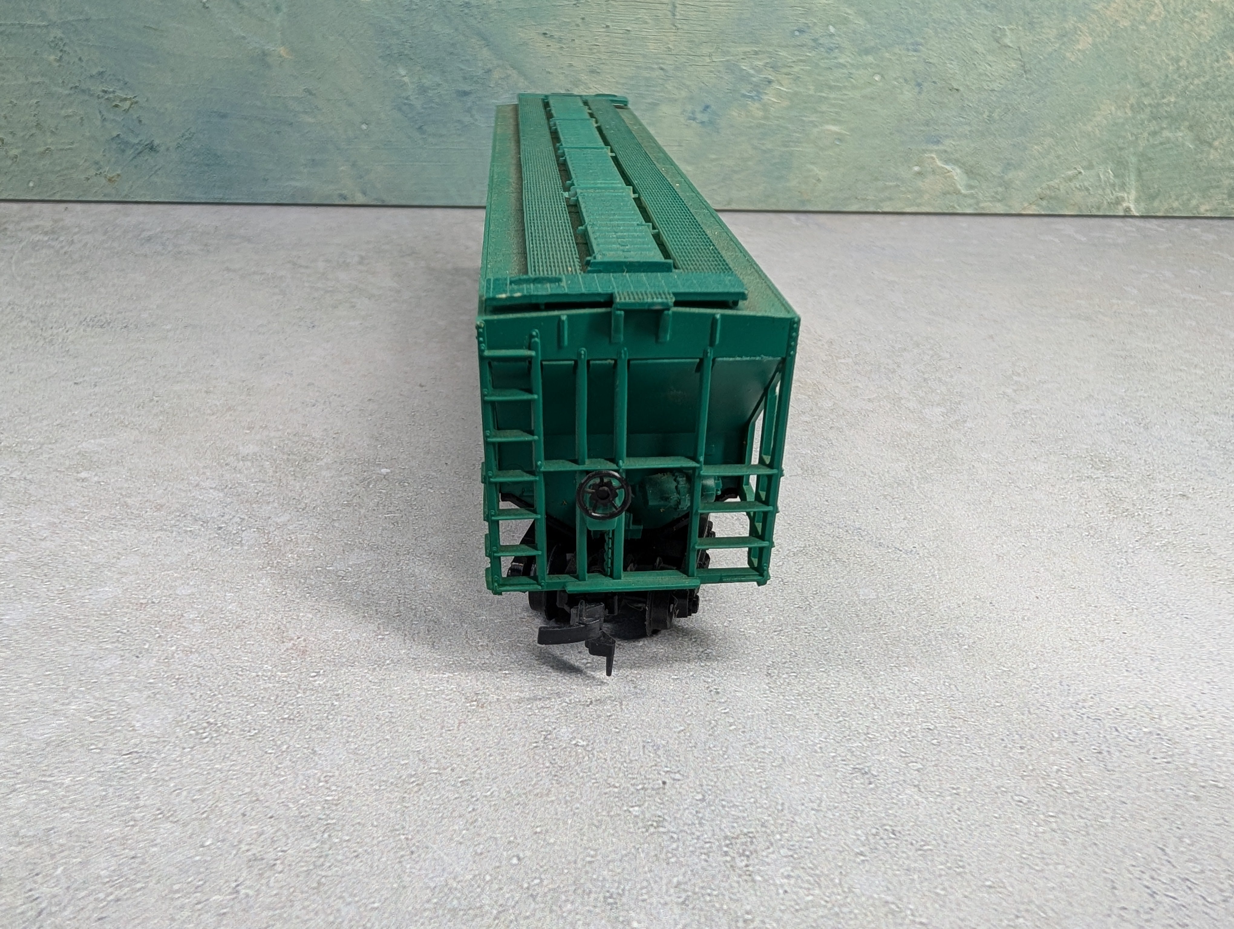 USED HO Scale Covered Hopper Welch Grain Co TLCX #30481