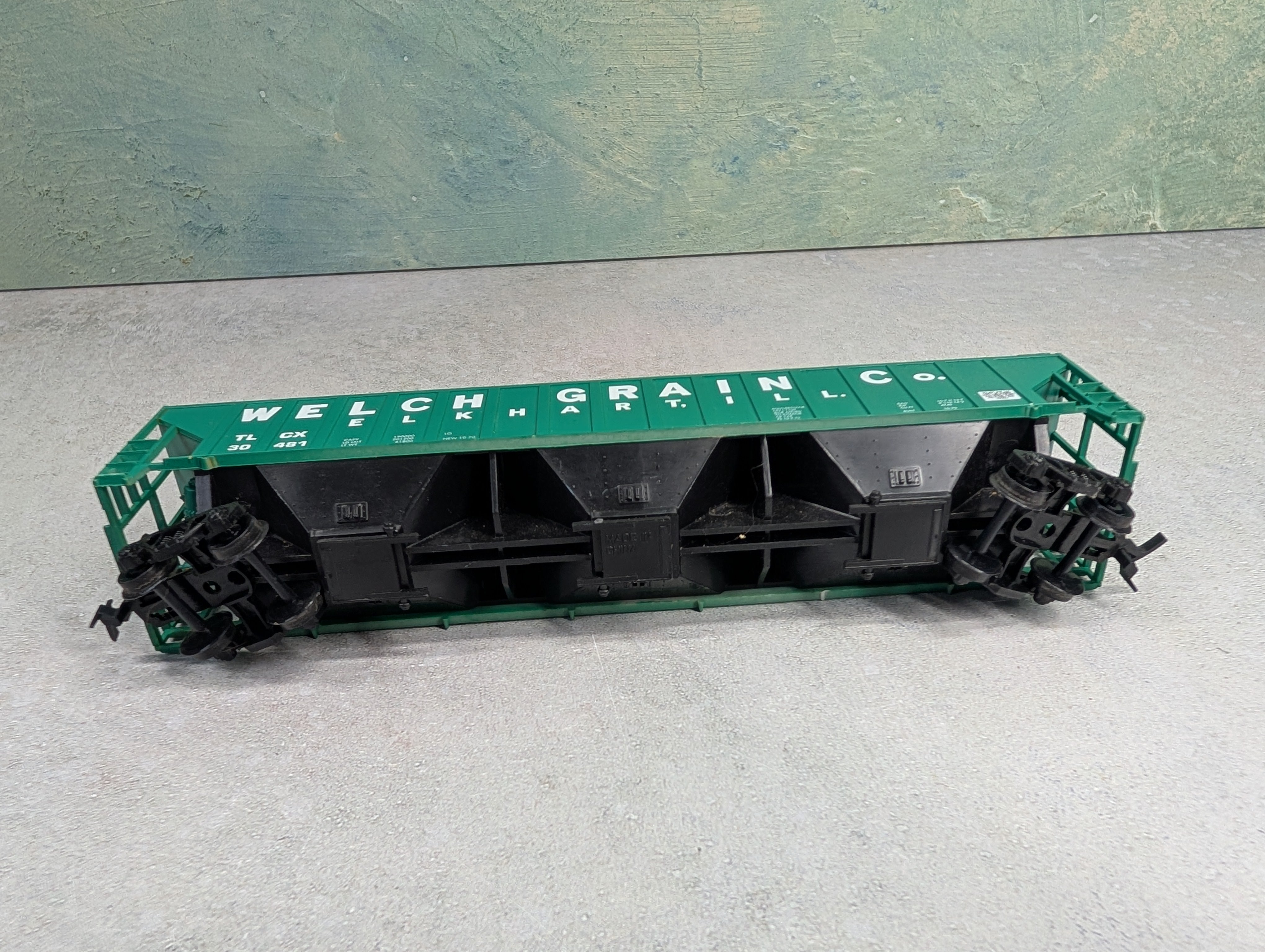 USED HO Scale Covered Hopper Welch Grain Co TLCX #30481