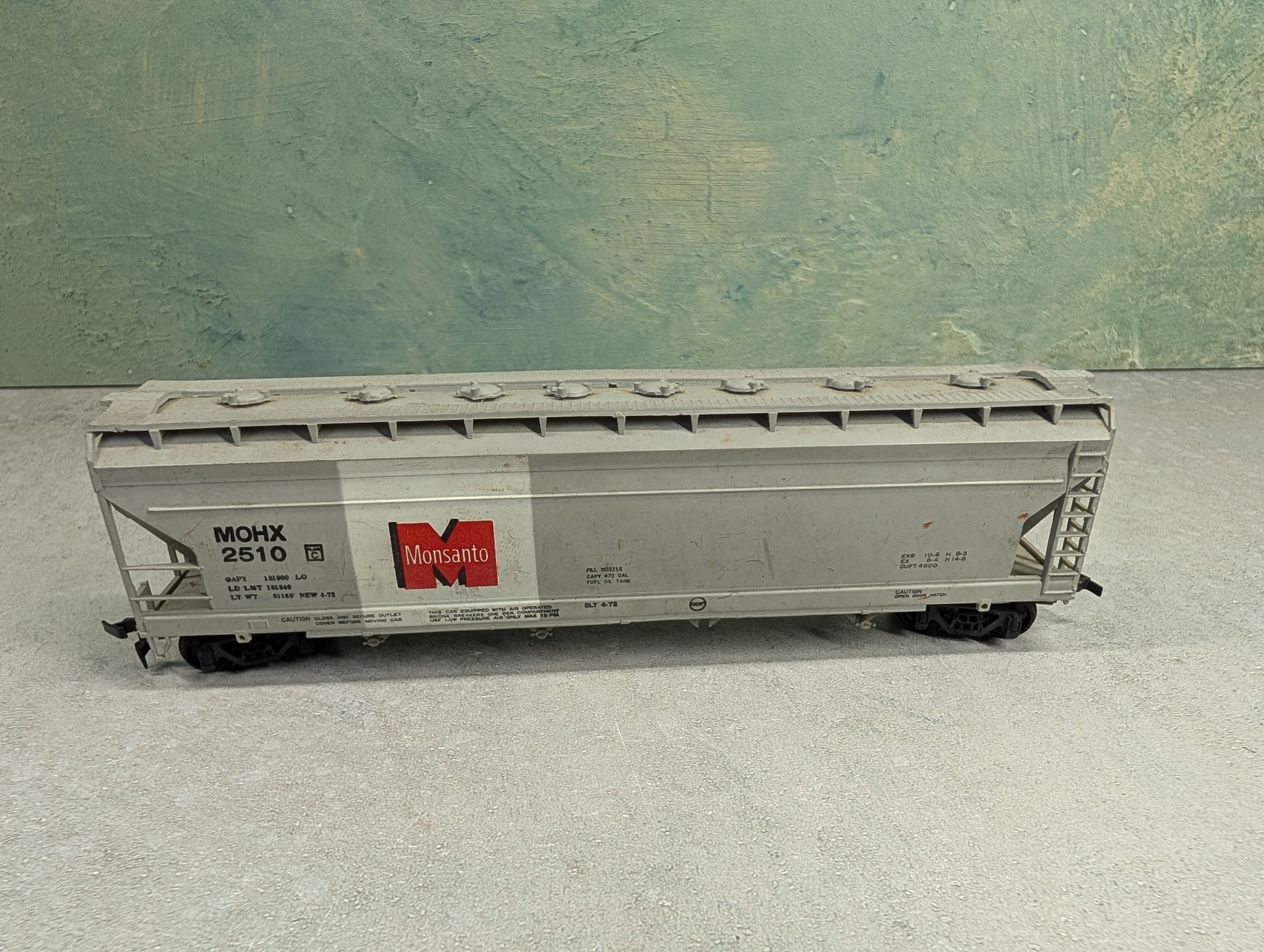 USED HO Scale Covered Hopper Monsanto MOHX #2510