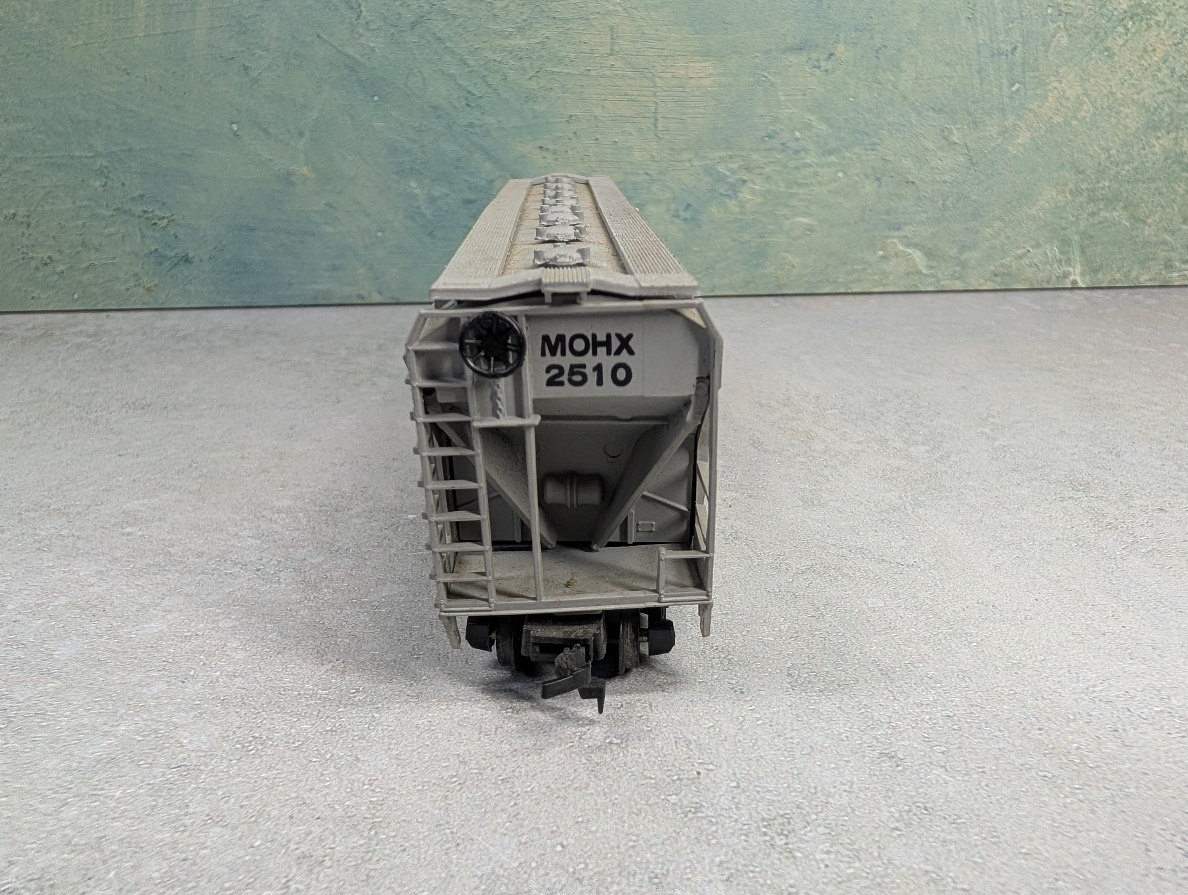 USED HO Scale Covered Hopper Monsanto MOHX #2510