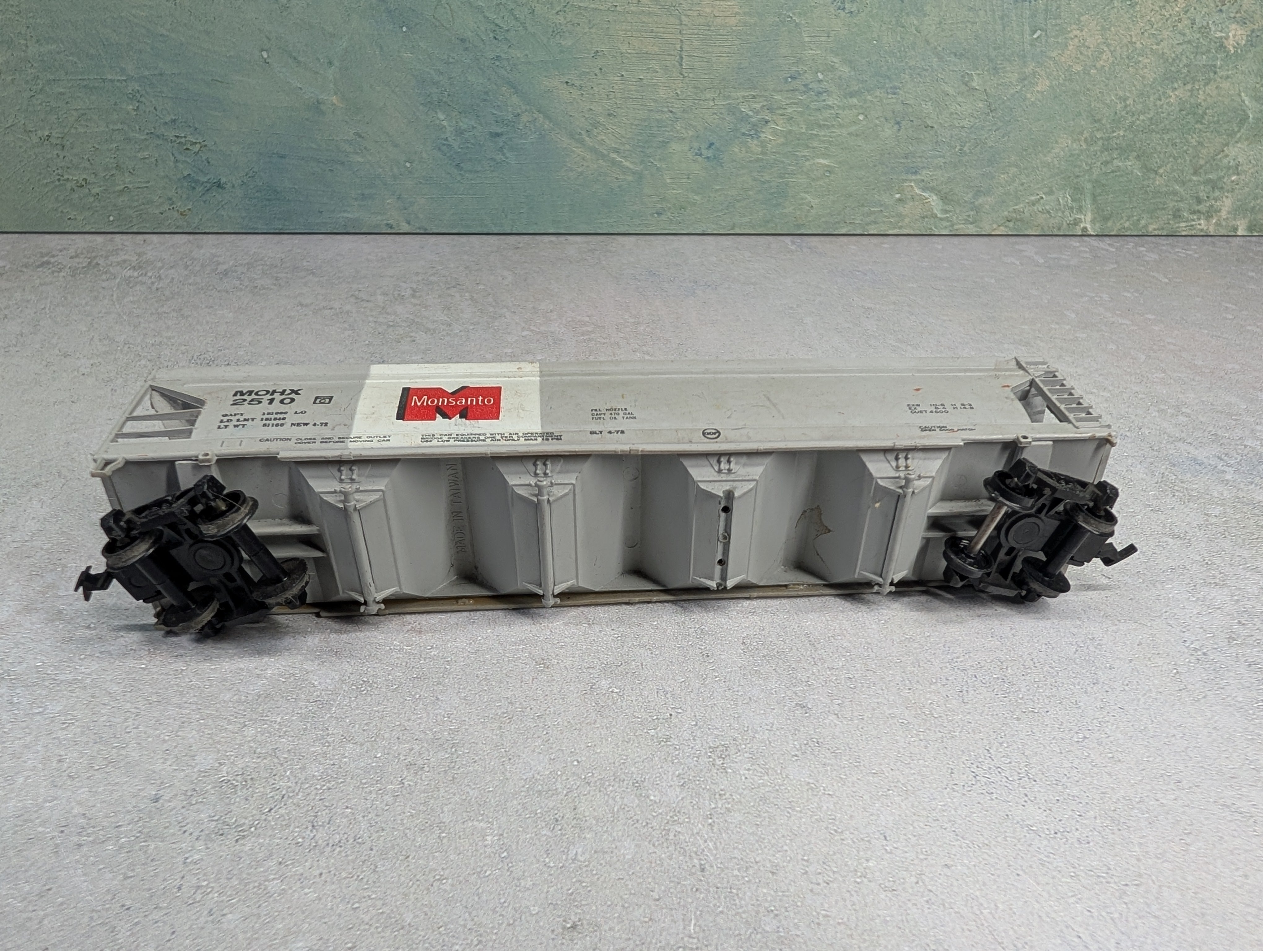USED HO Scale Covered Hopper Monsanto MOHX #2510