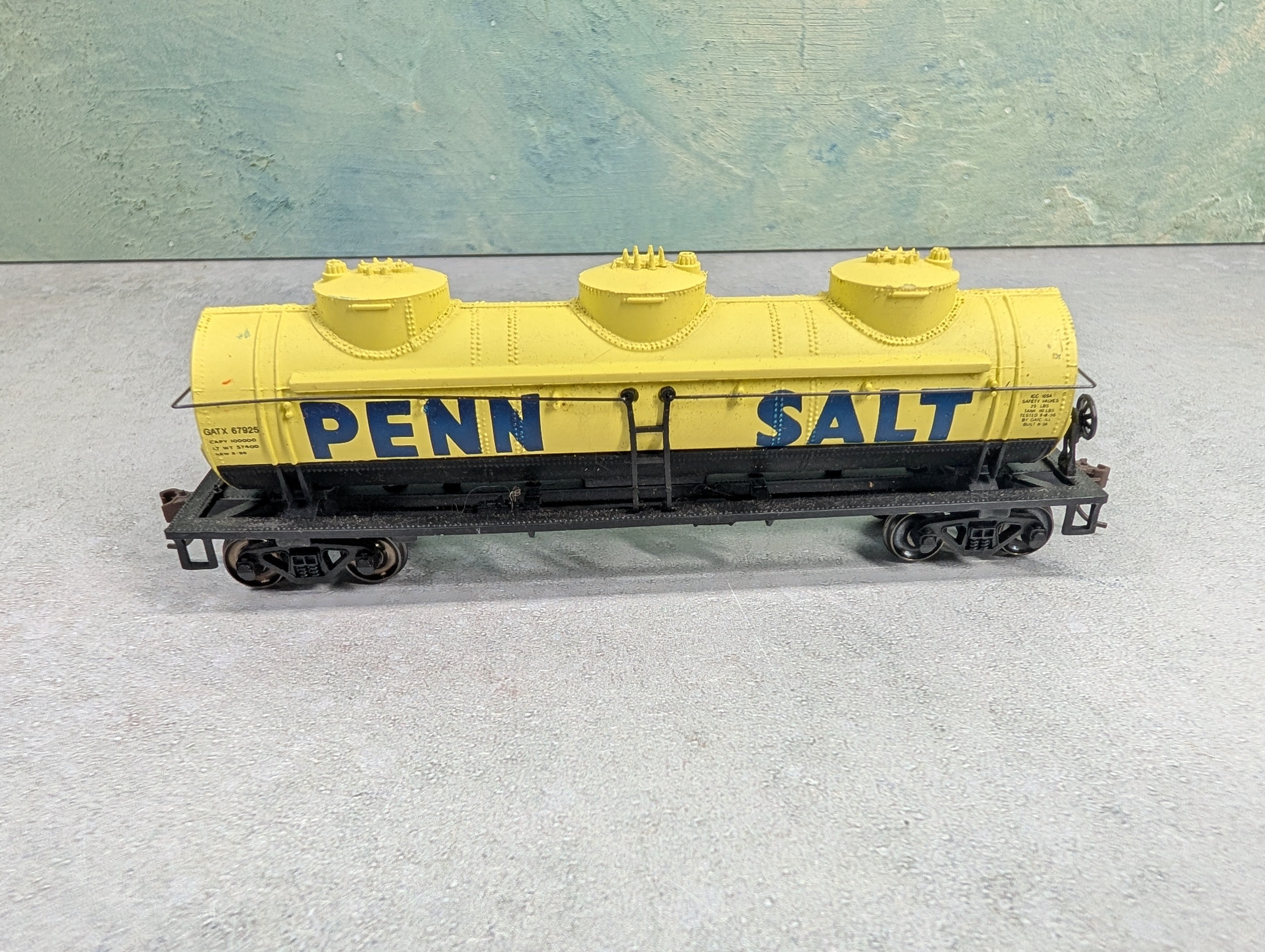 USED Bachmann HO Scale Triple Dome Tank Car Penn Salt GATX #67925