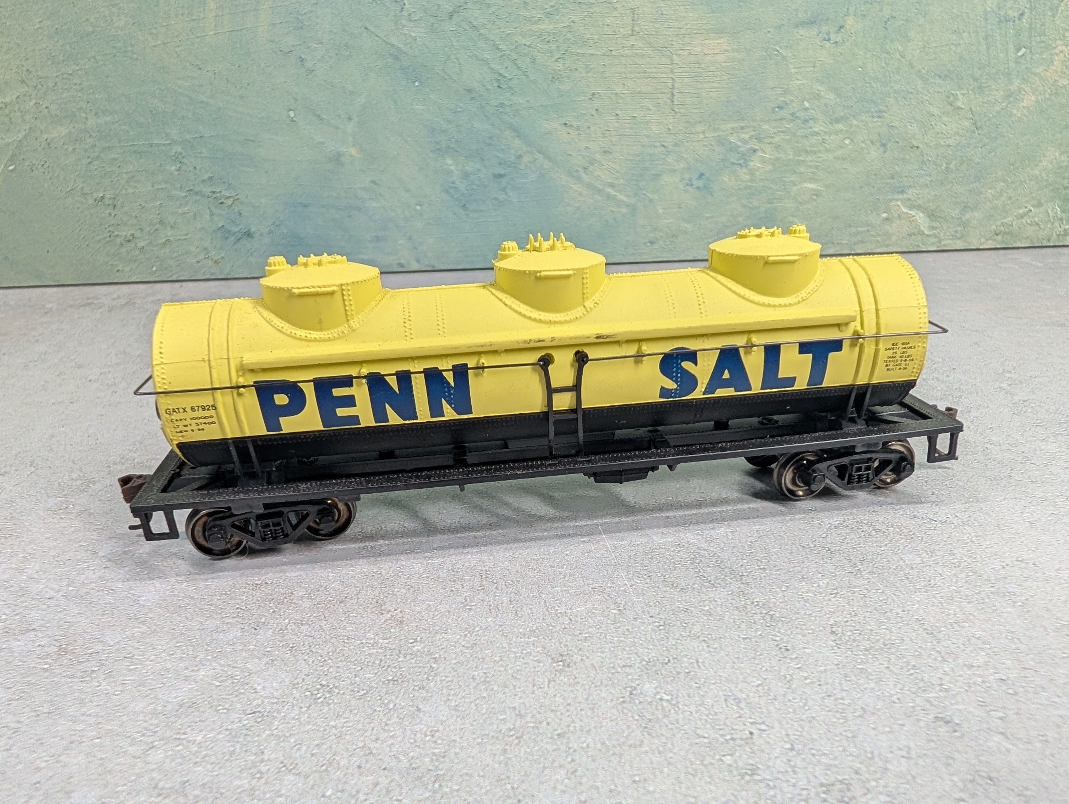 USED Bachmann HO Scale Triple Dome Tank Car Penn Salt GATX #67925