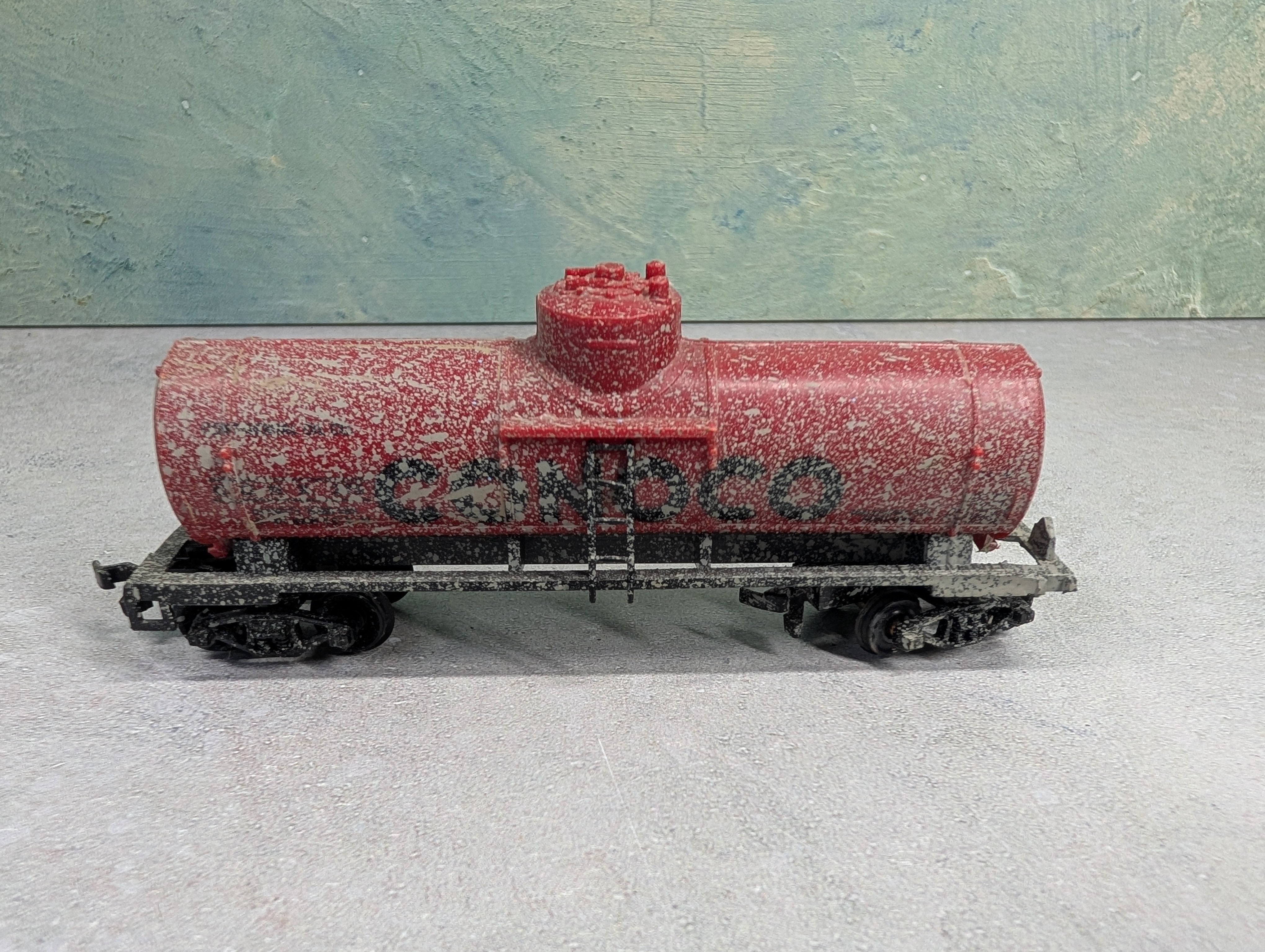 USED Life-Like HO Scale Single Dome Tank Car Conoco Paint Splatter