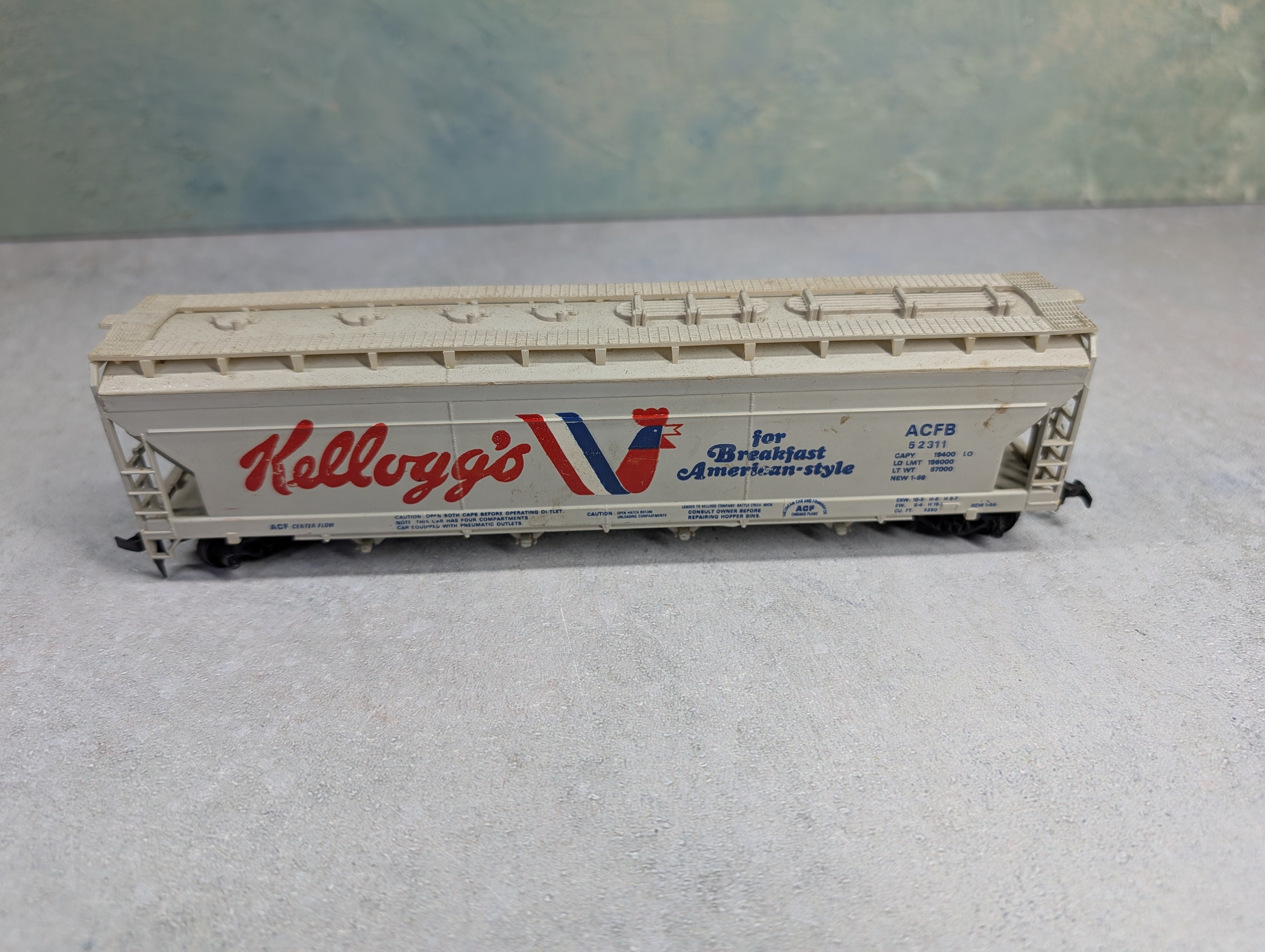 USED Tyco HO Scale Covered Hopper Kellogg's ACFB #52311