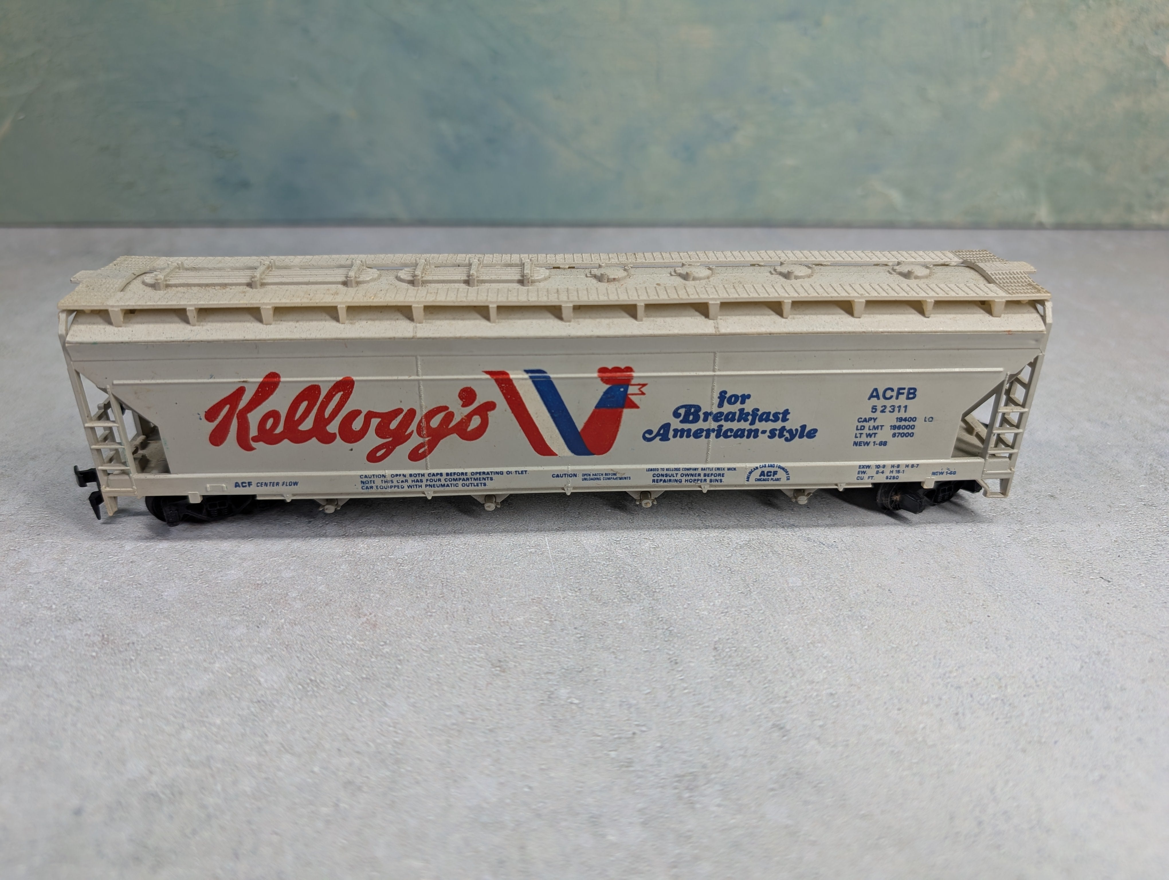 USED Tyco HO Scale Covered Hopper Kellogg's ACFB #52311