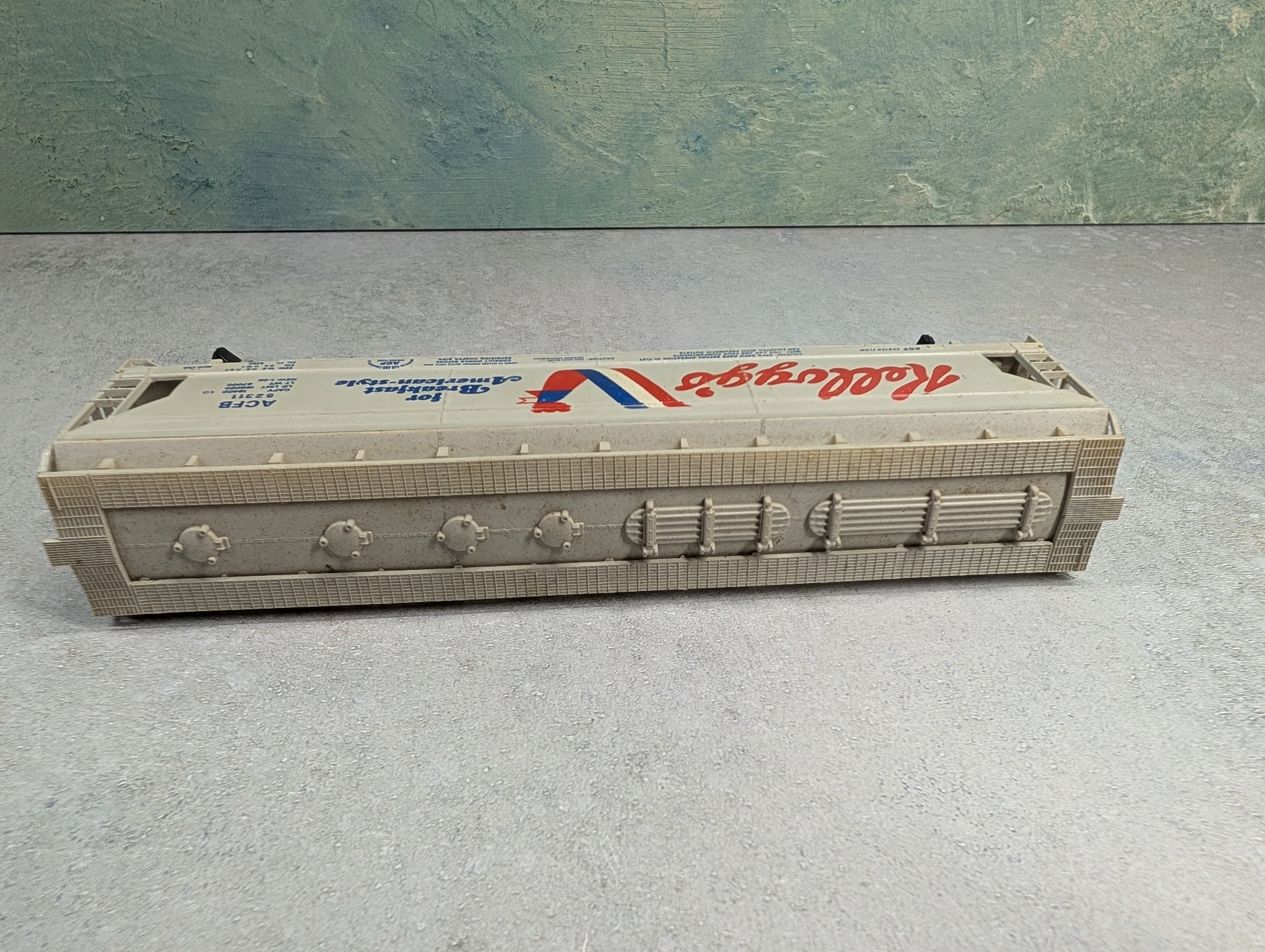 USED Tyco HO Scale Covered Hopper Kellogg's ACFB #52311