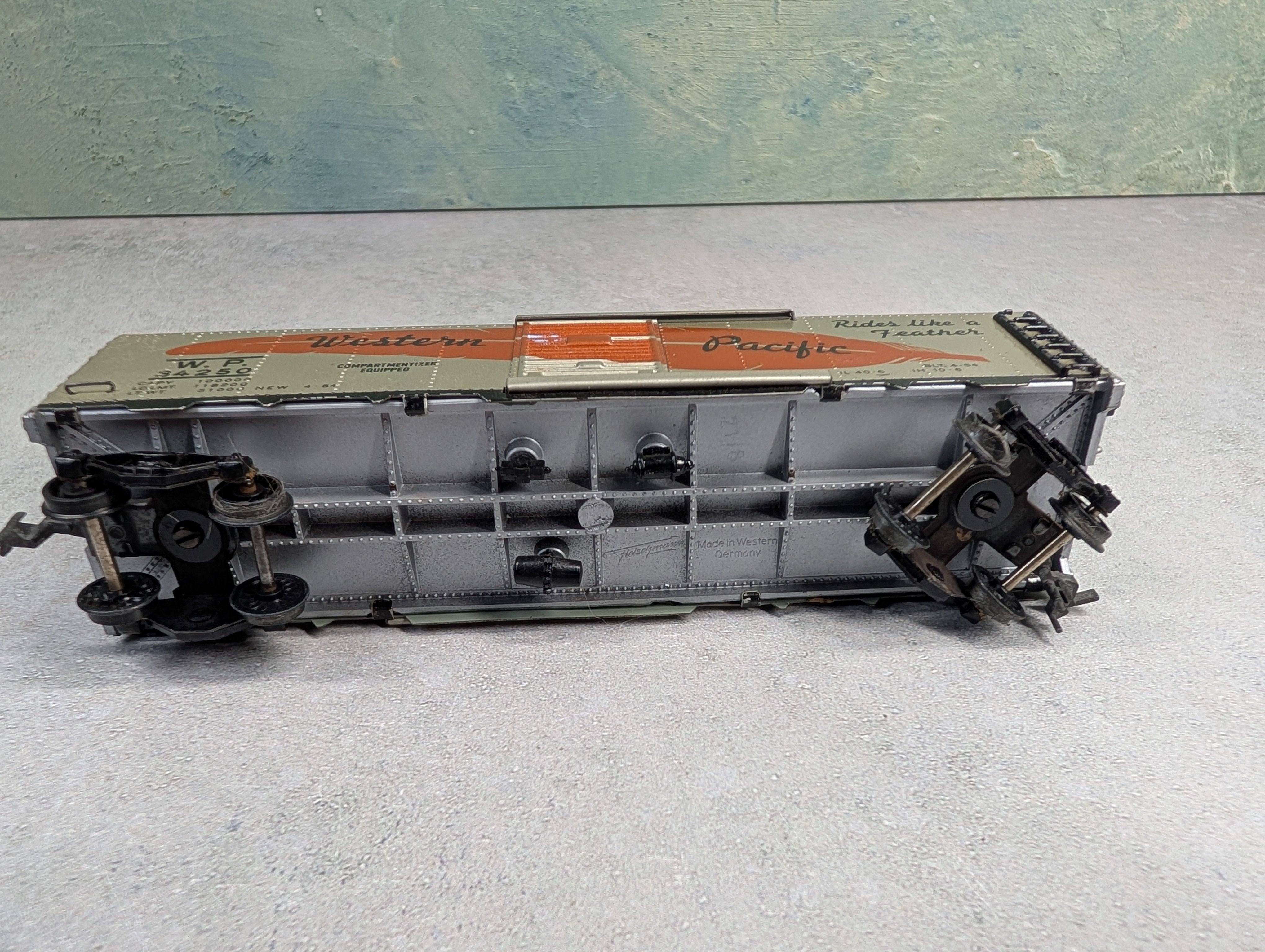 USED Fleischmann HO Scale Box Car Western Pacific WP #34250