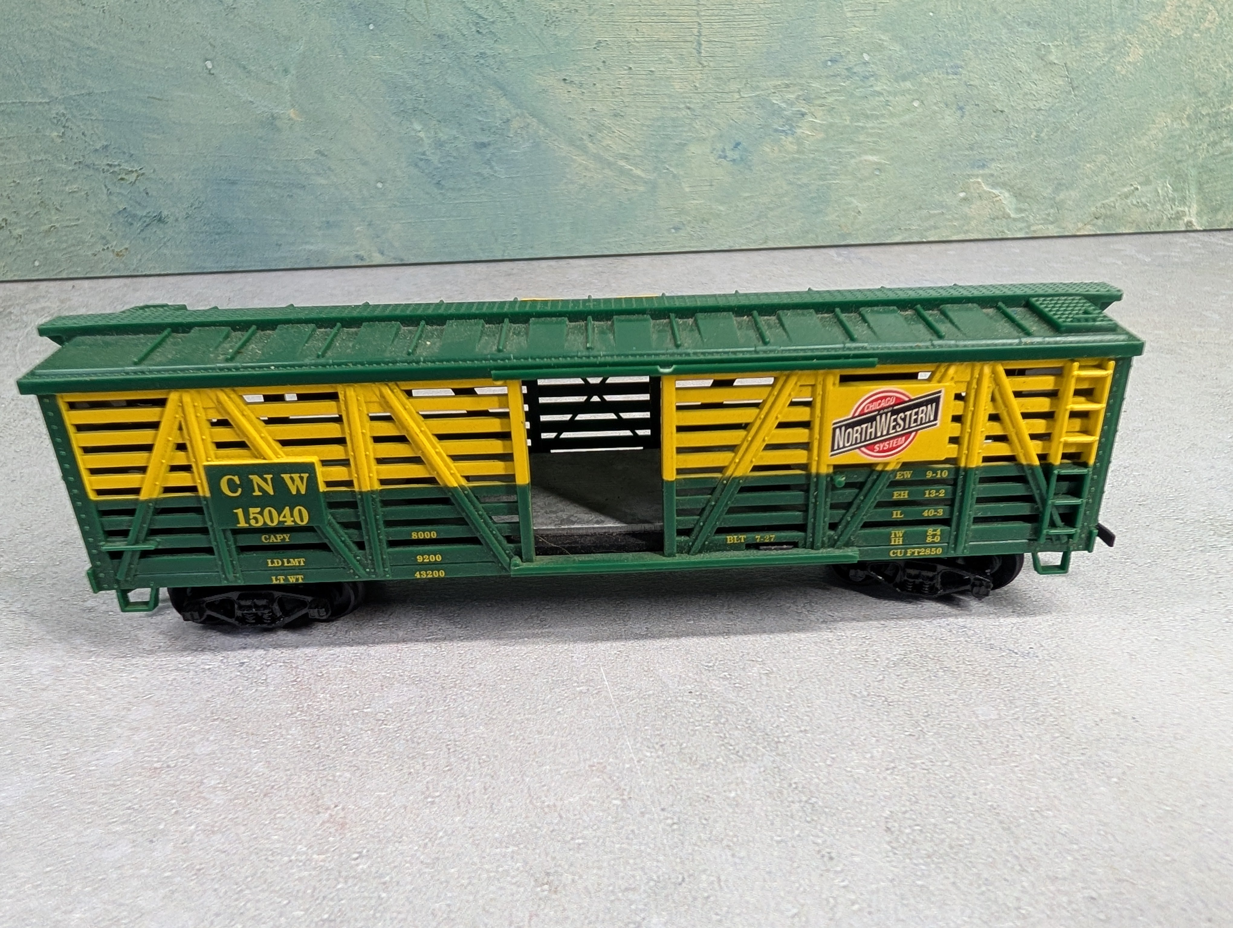 USED Life-Like HO Scale Cattle Stock Car Chicago & North Western CNW #15040