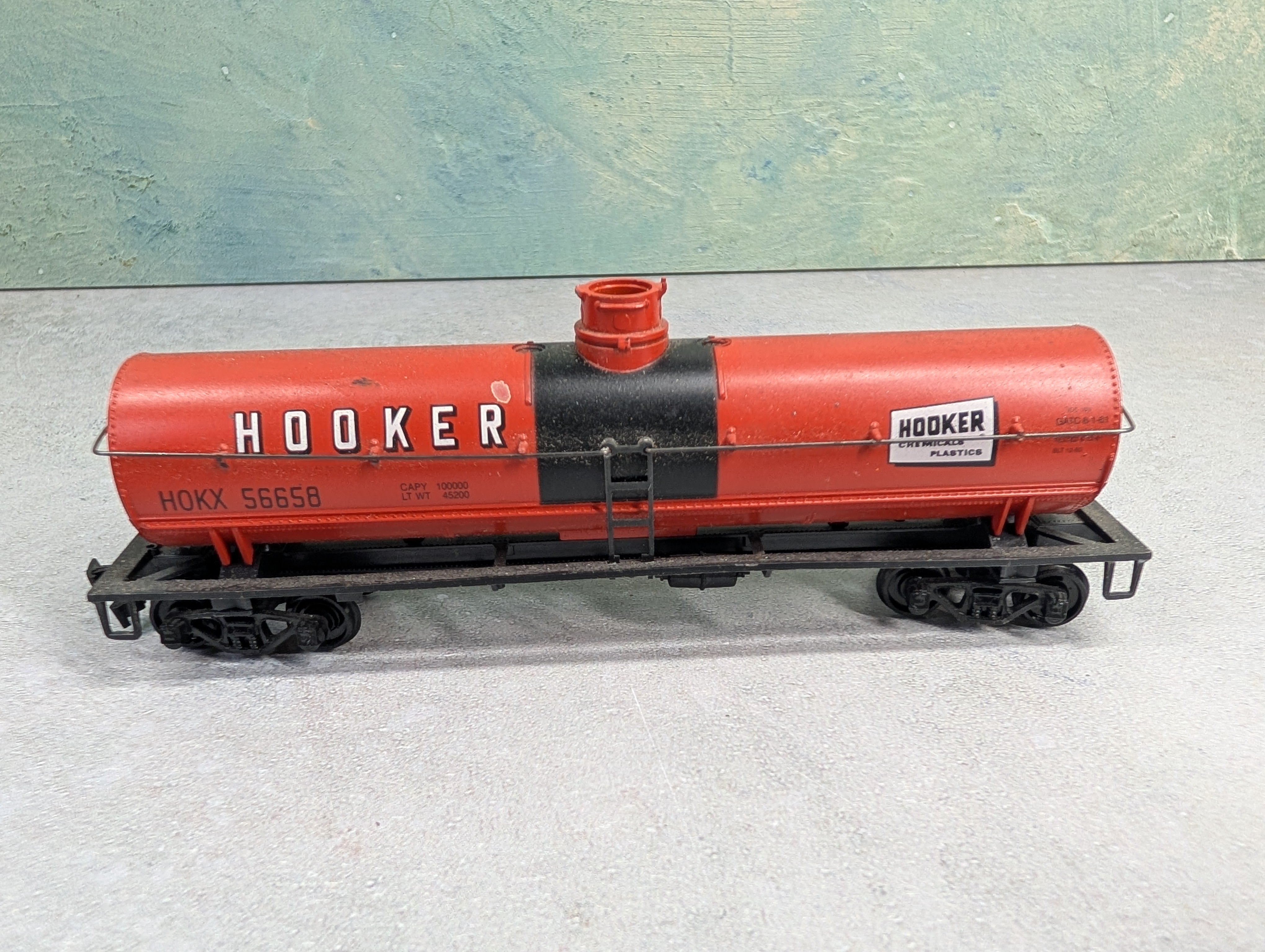 USED Athearn HO Scale Tank Car Hooker HOKX #56658