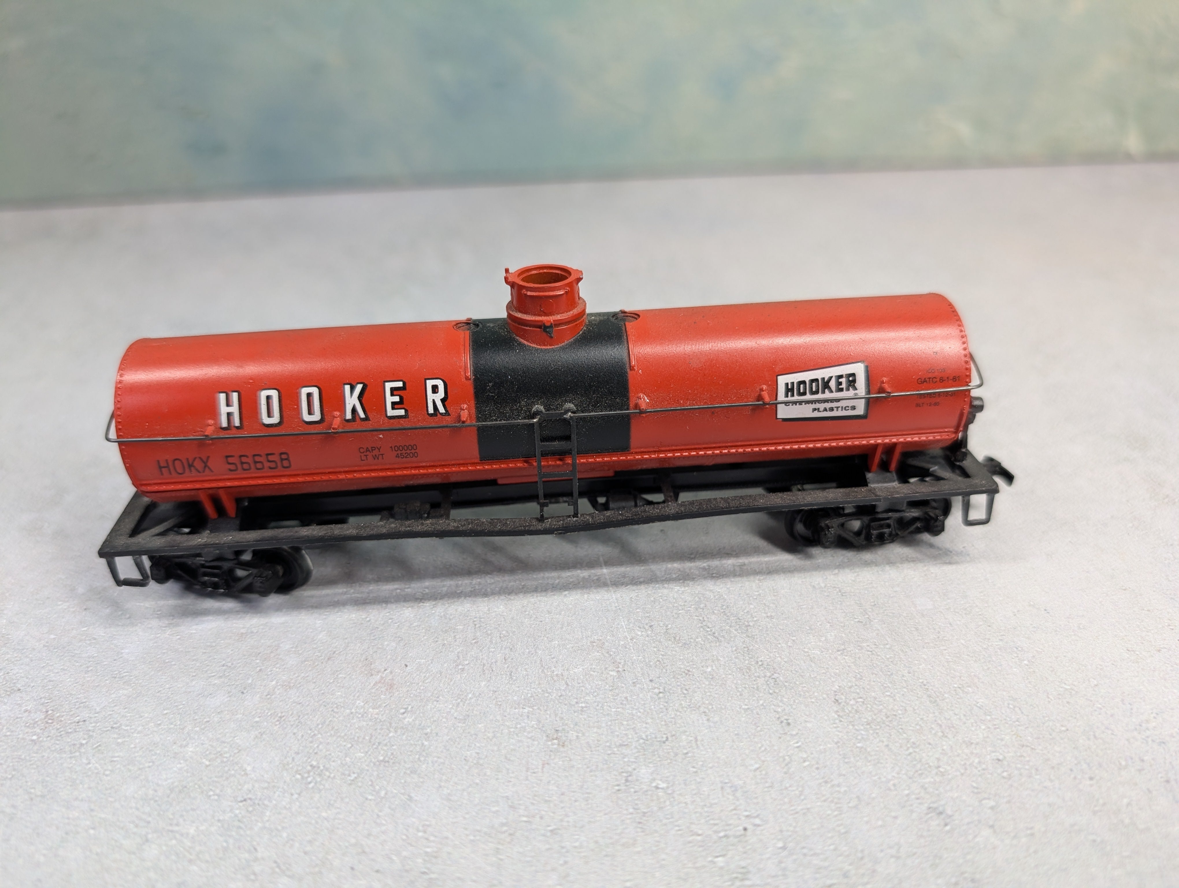 USED Athearn HO Scale Tank Car Hooker HOKX #56658