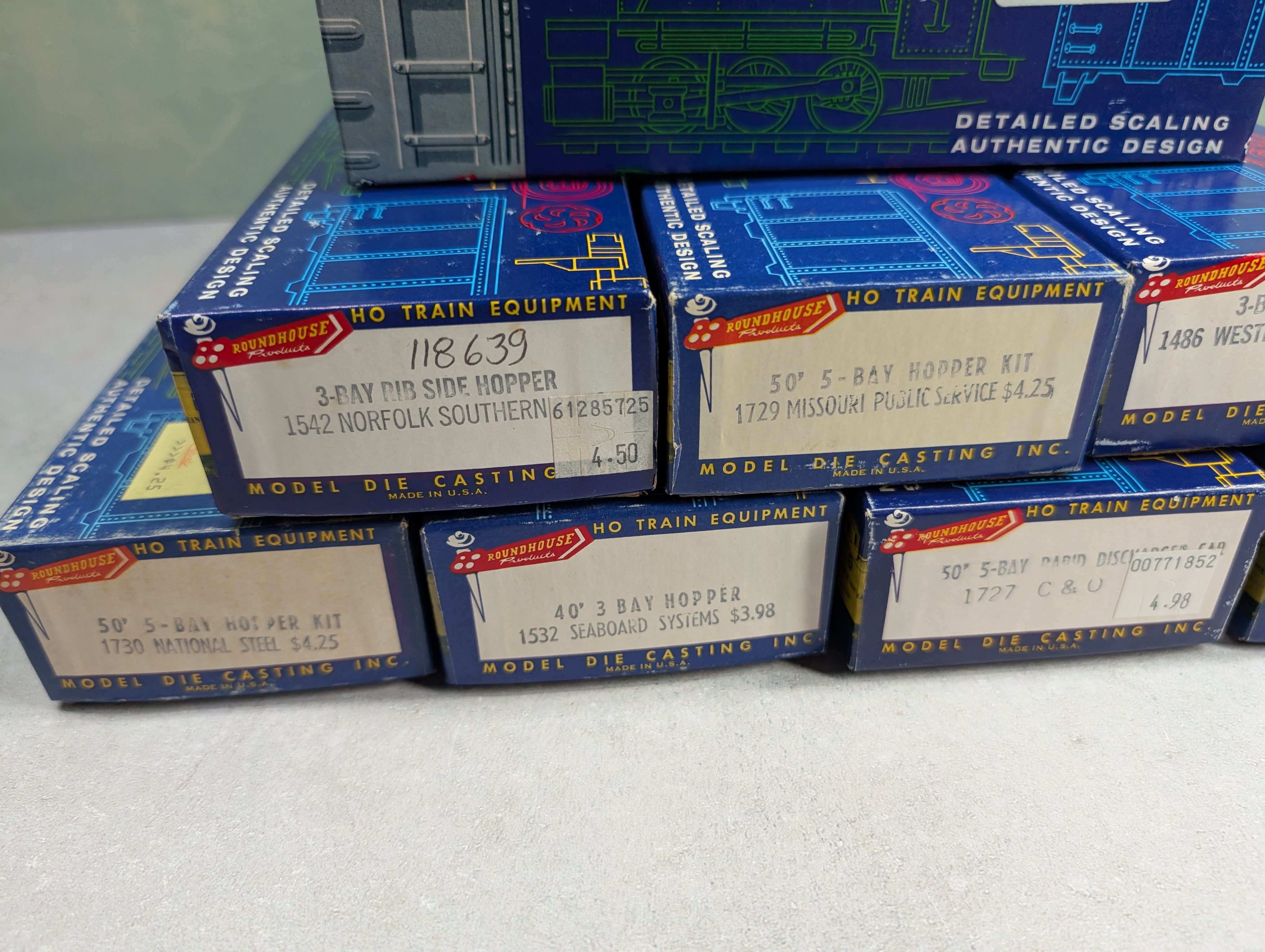 USED Roundhouse HO Scale Empty Boxes For Storage (8 pcs)