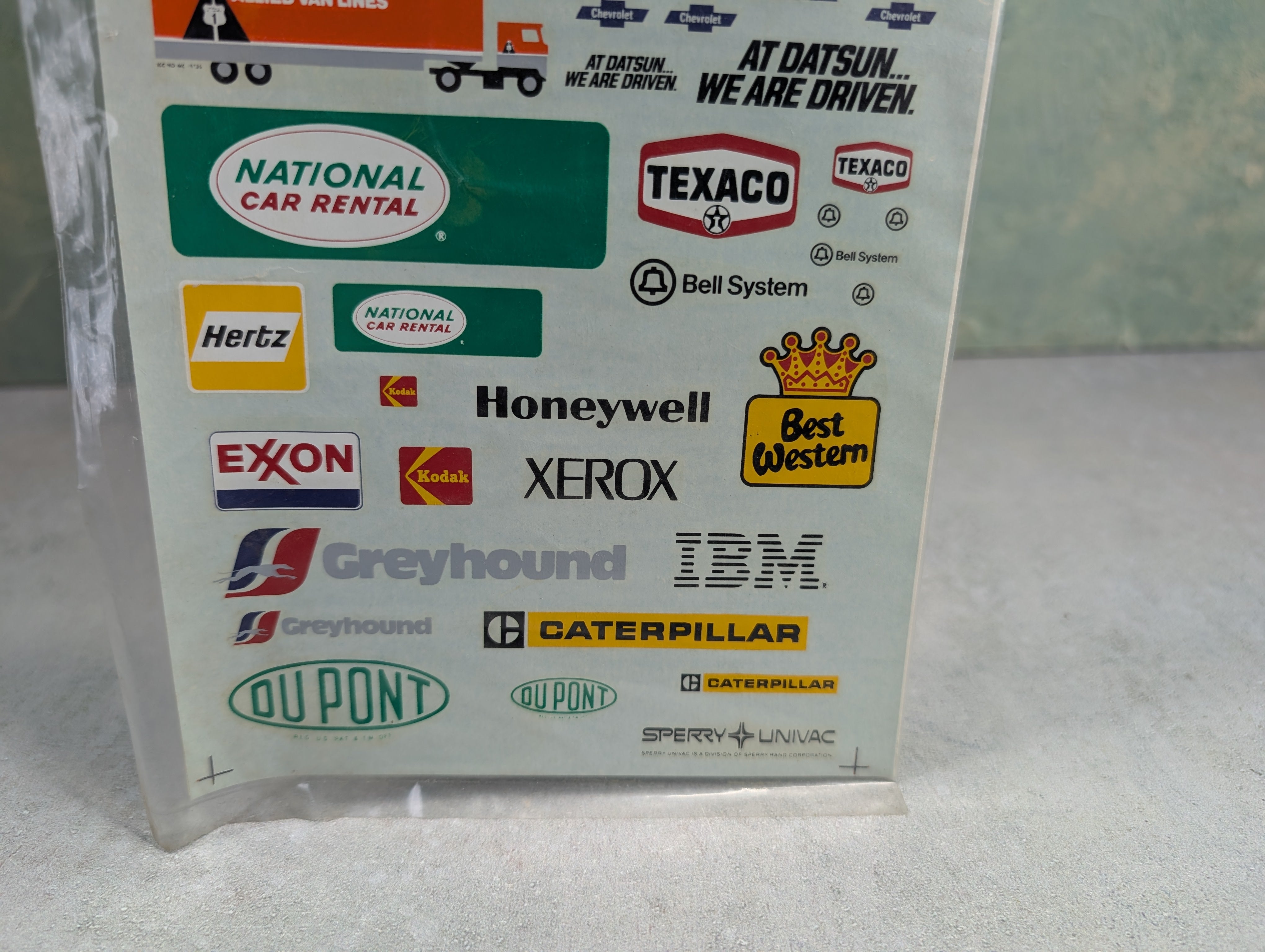 MICROSCALE 87-198 HO Scale Late 20th Century Signs, Buick, Texaco, Exxon, Caterpillar, Greyhound Decals