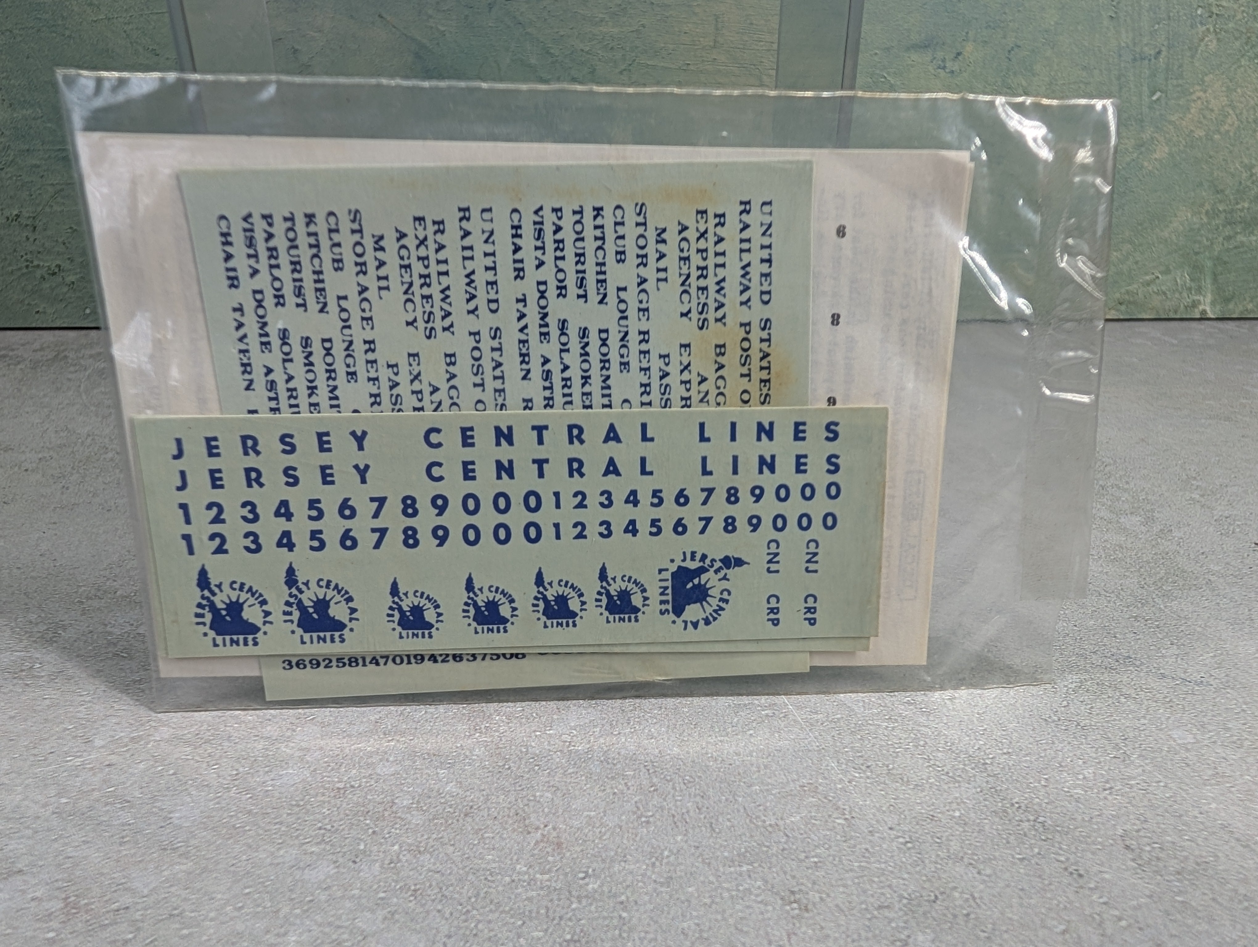 Walthers 33-80 HO Scale Passenger Car - Jersey Central CNJ (Blue) Decals