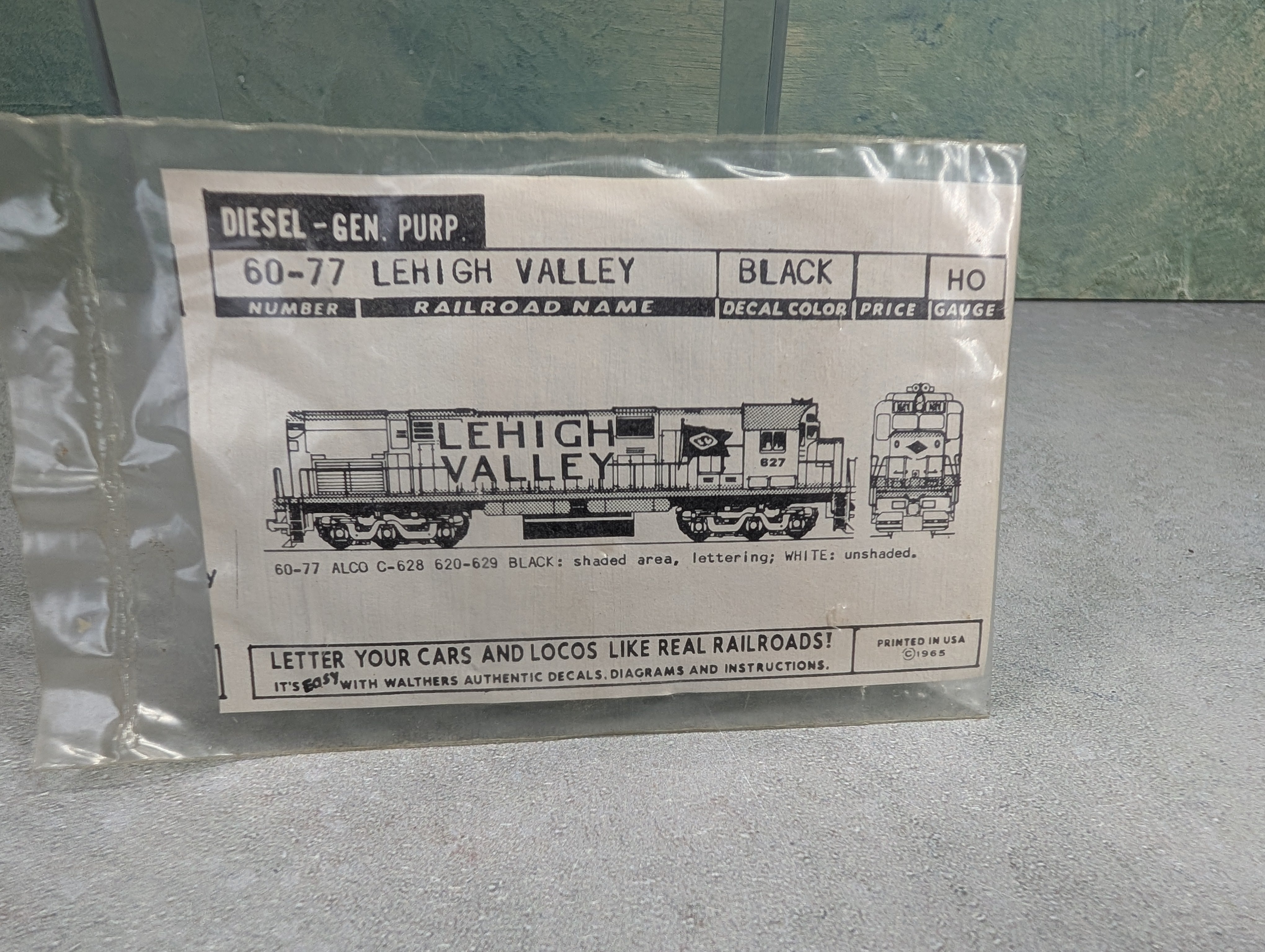 Walthers 60-77 HO Scale Diesel GP - Lehigh Valley (Black) Decals