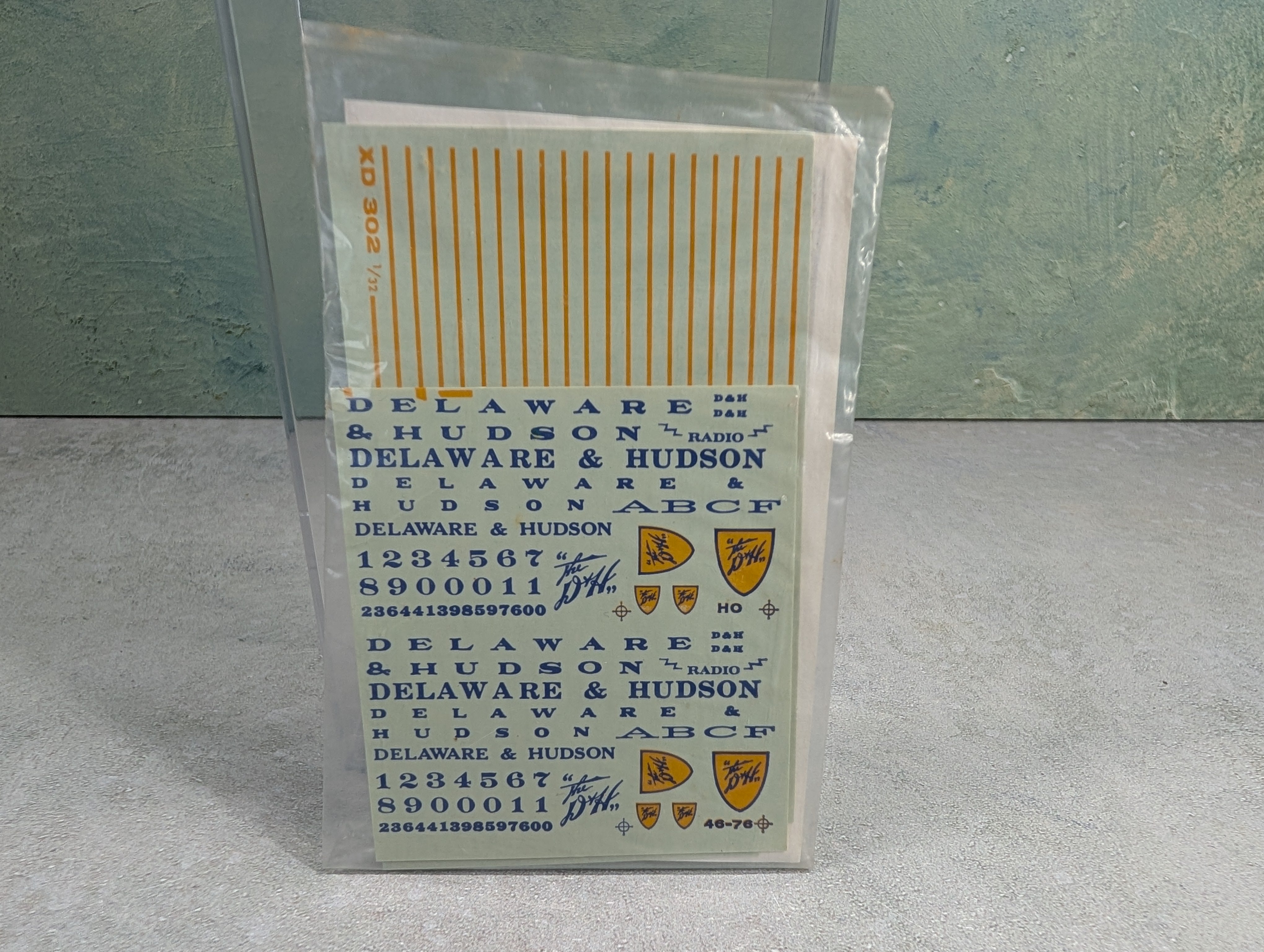 Walthers 46-76 HO Scale Diesel GP - Delaware & Hudson (Blue) Decals