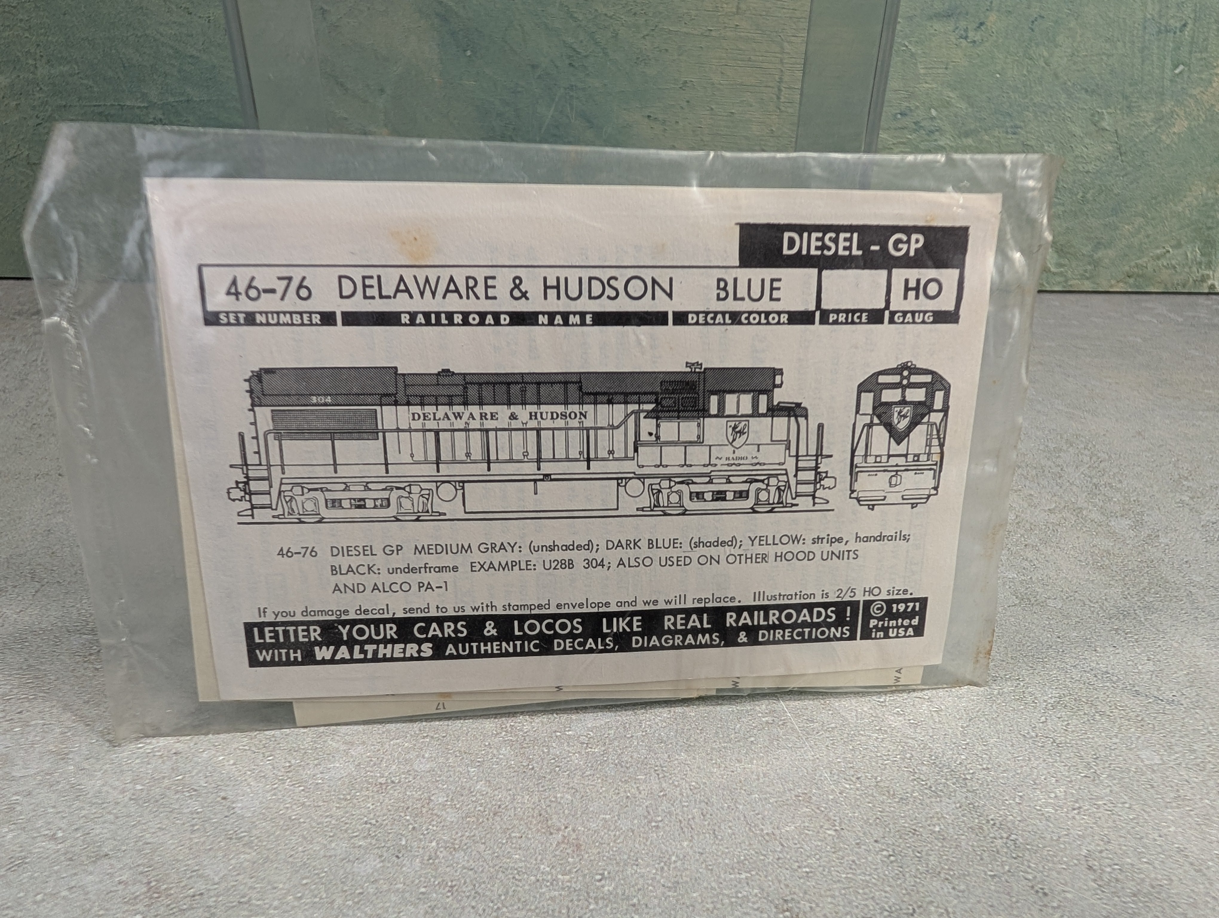 Walthers 46-76 HO Scale Diesel GP - Delaware & Hudson (Blue) Decals