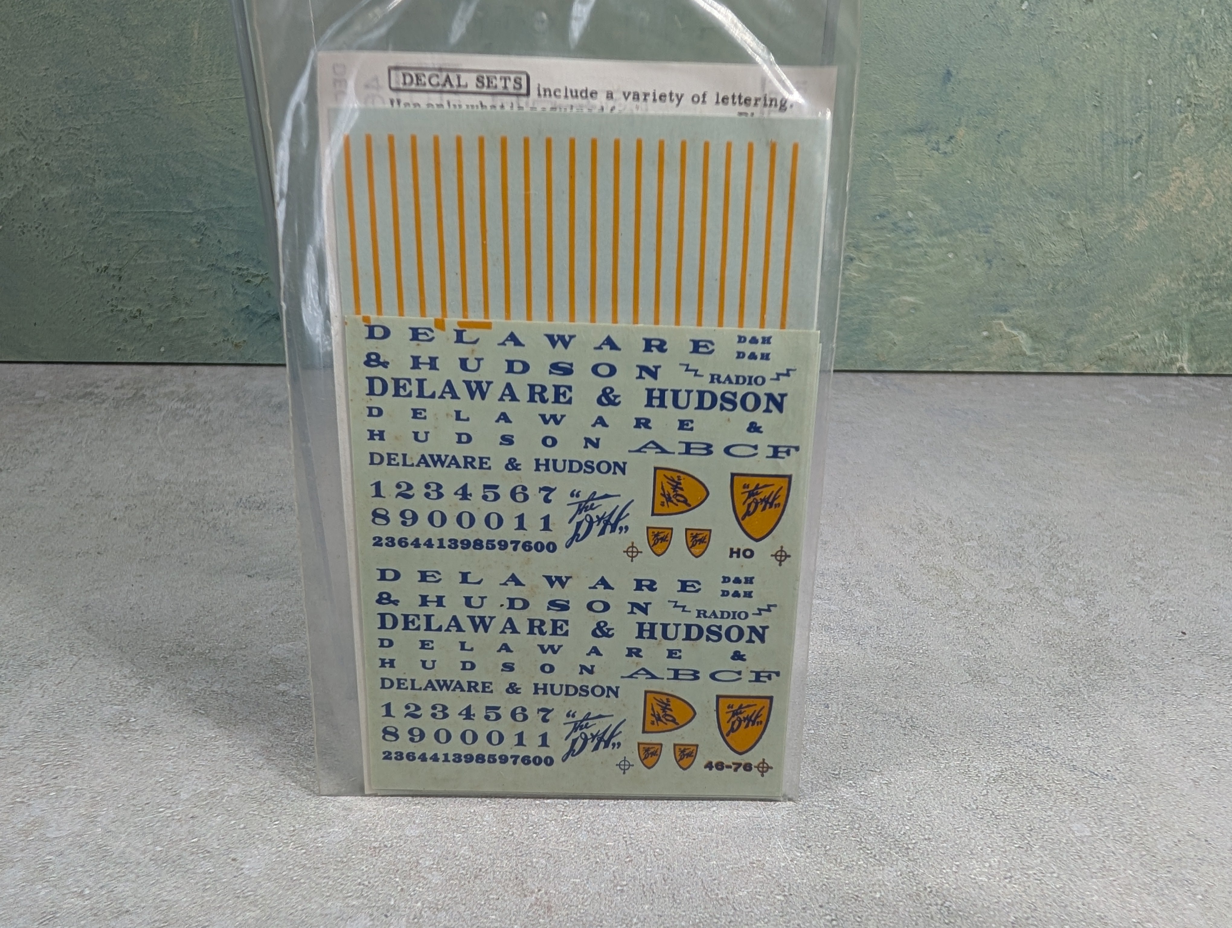 Walthers 46760 HO Scale Diesel GP - Delaware & Hudson (Blue) Decals