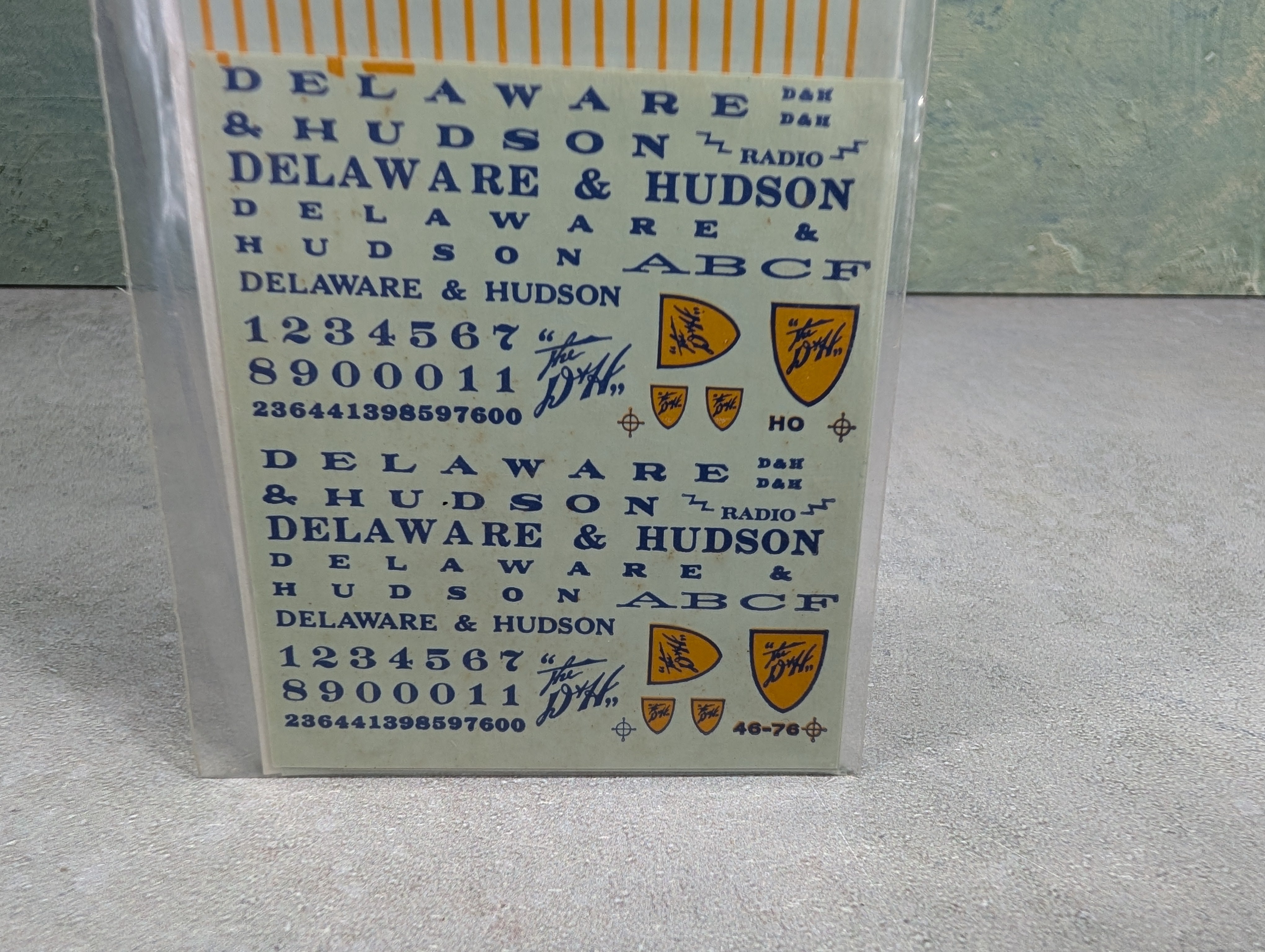 Walthers 46760 HO Scale Diesel GP - Delaware & Hudson (Blue) Decals