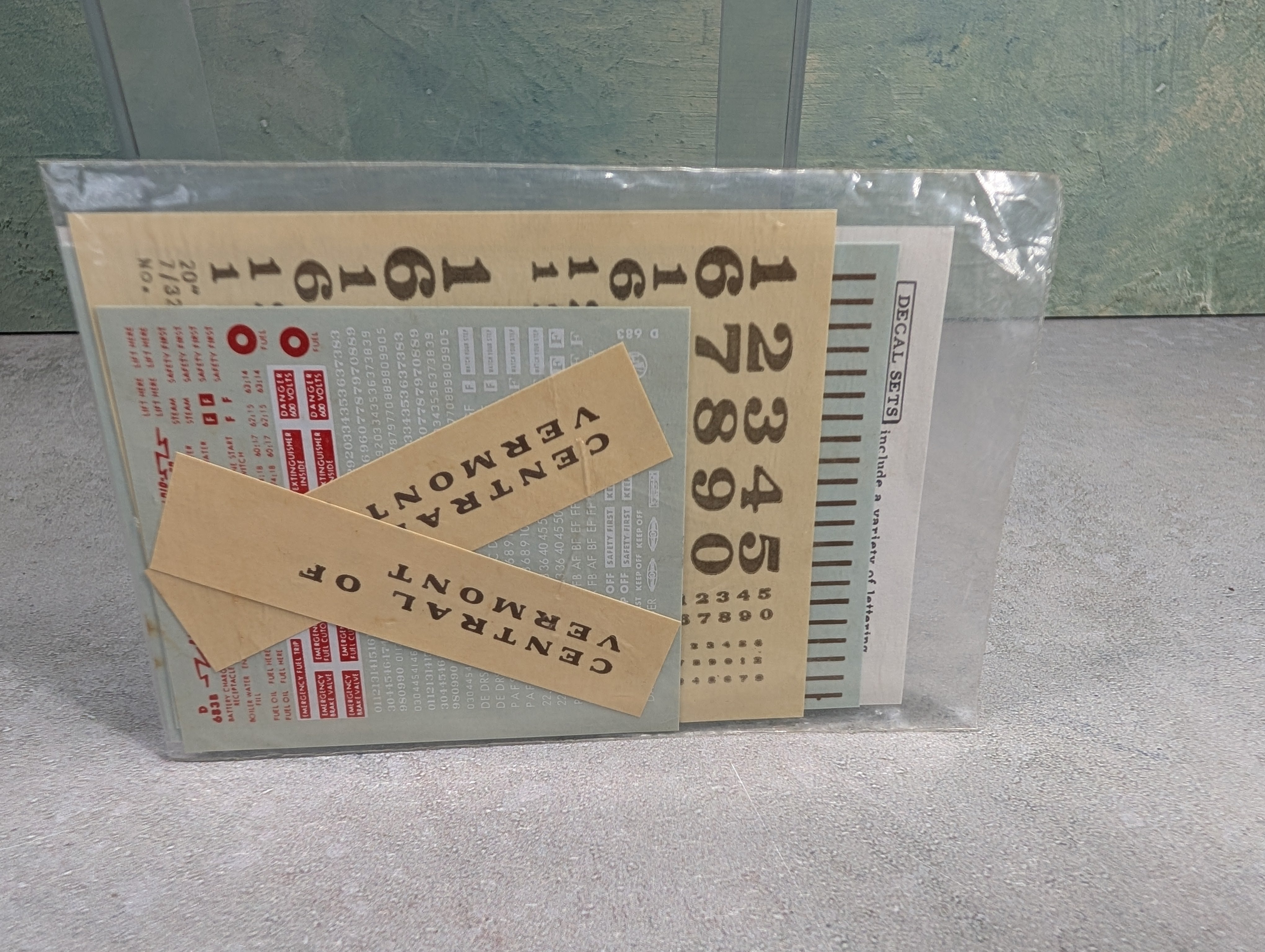 Walthers 34-75 HO Scale Diesel Switcher - Central Vermont (Gold) Decals