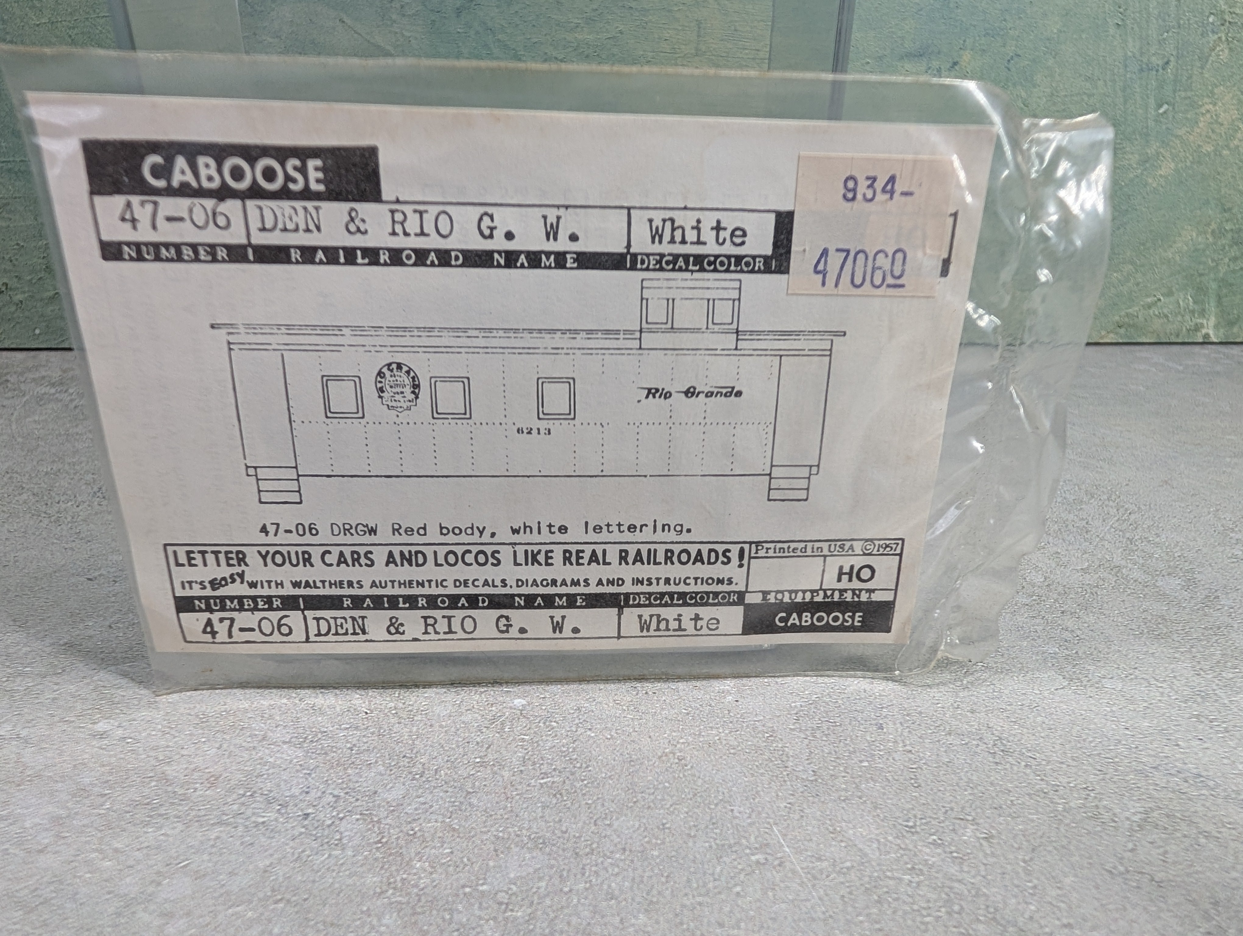 Walthers 47-06 HO Scale Caboose - Rio Grande D&RGW (White) Decals