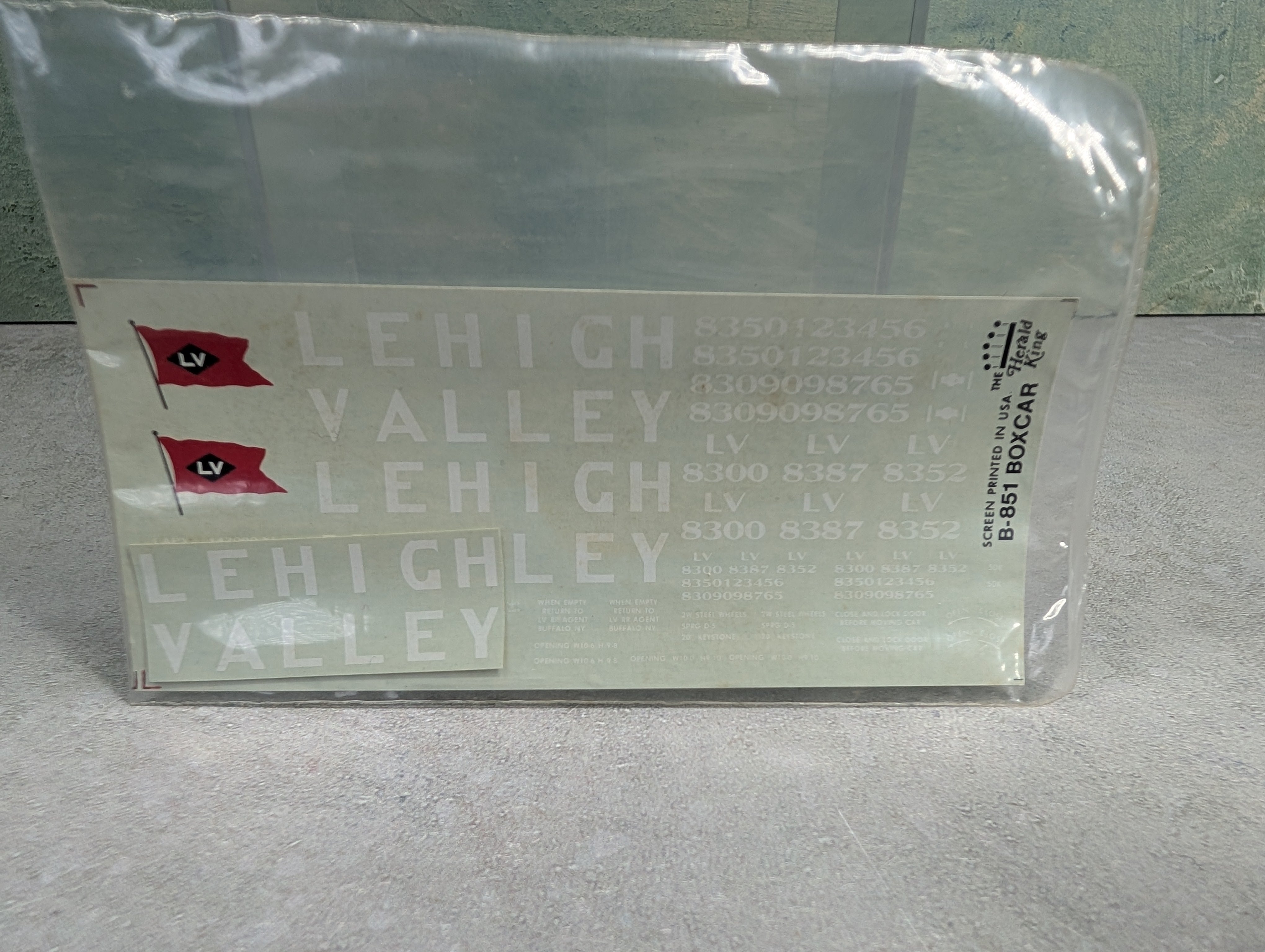 The Herald King B-851 HO Scale Green 50' Box Car 1-69 Alum Roof Lehigh Valley Decals